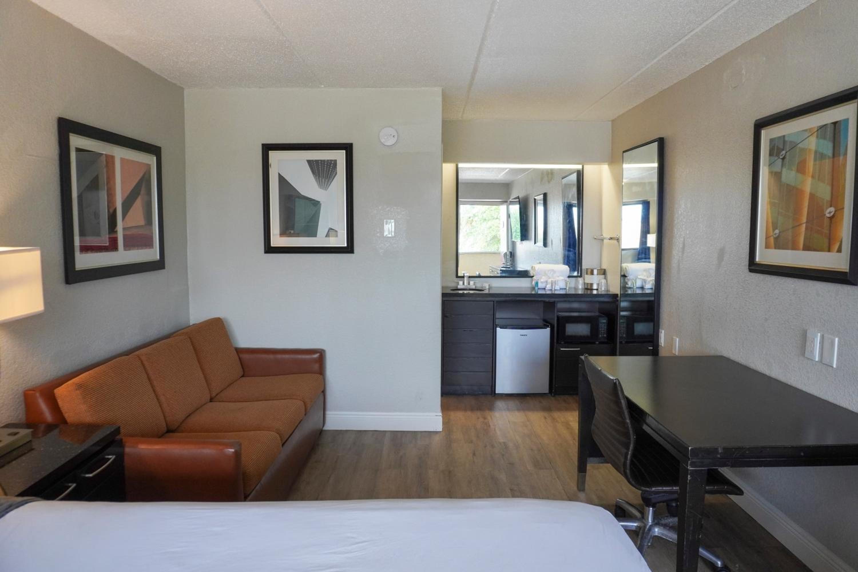 Boardwalk Suites Baton Rouge