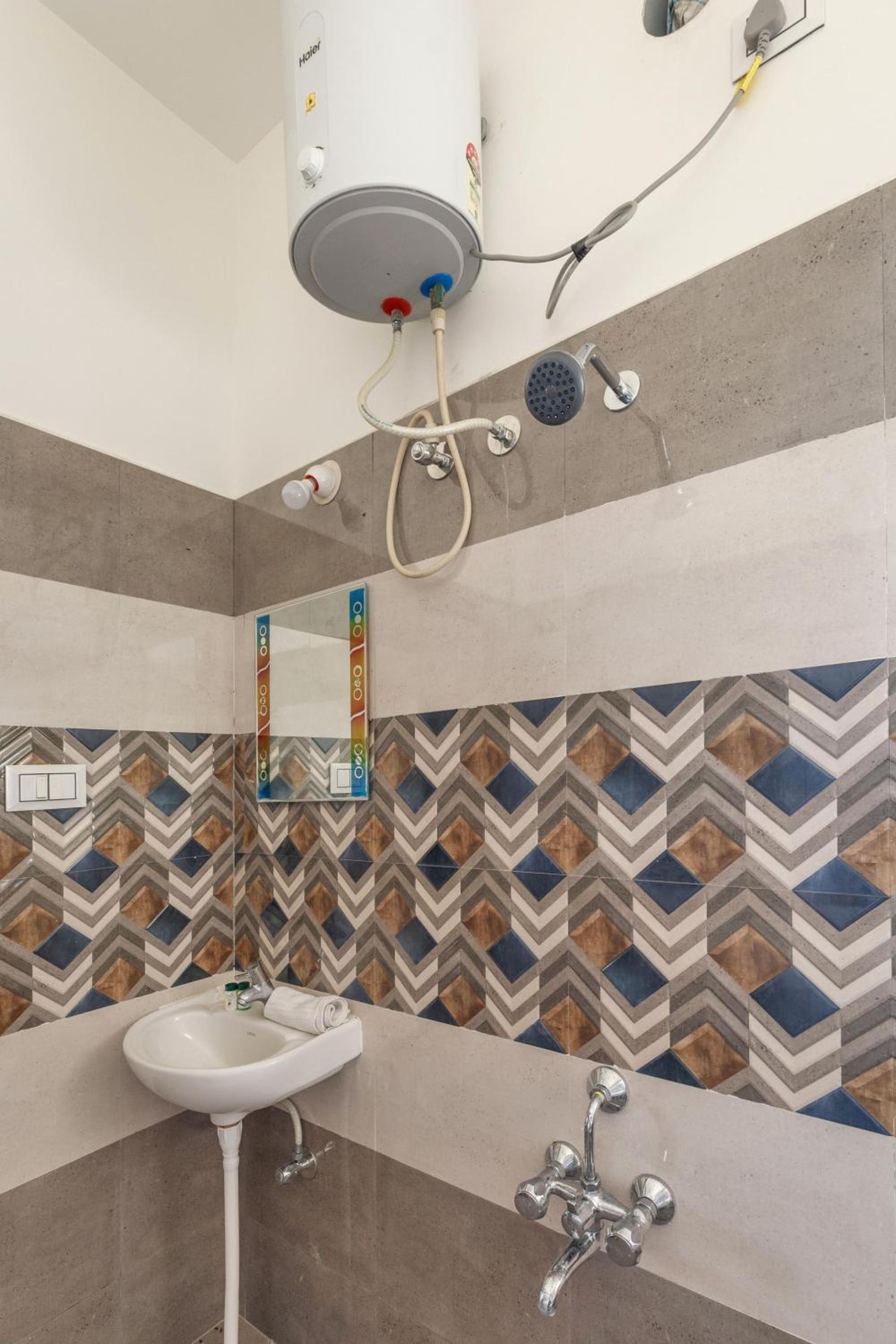 JhilMil Pool Villa by StayJade 2BHK Lawn