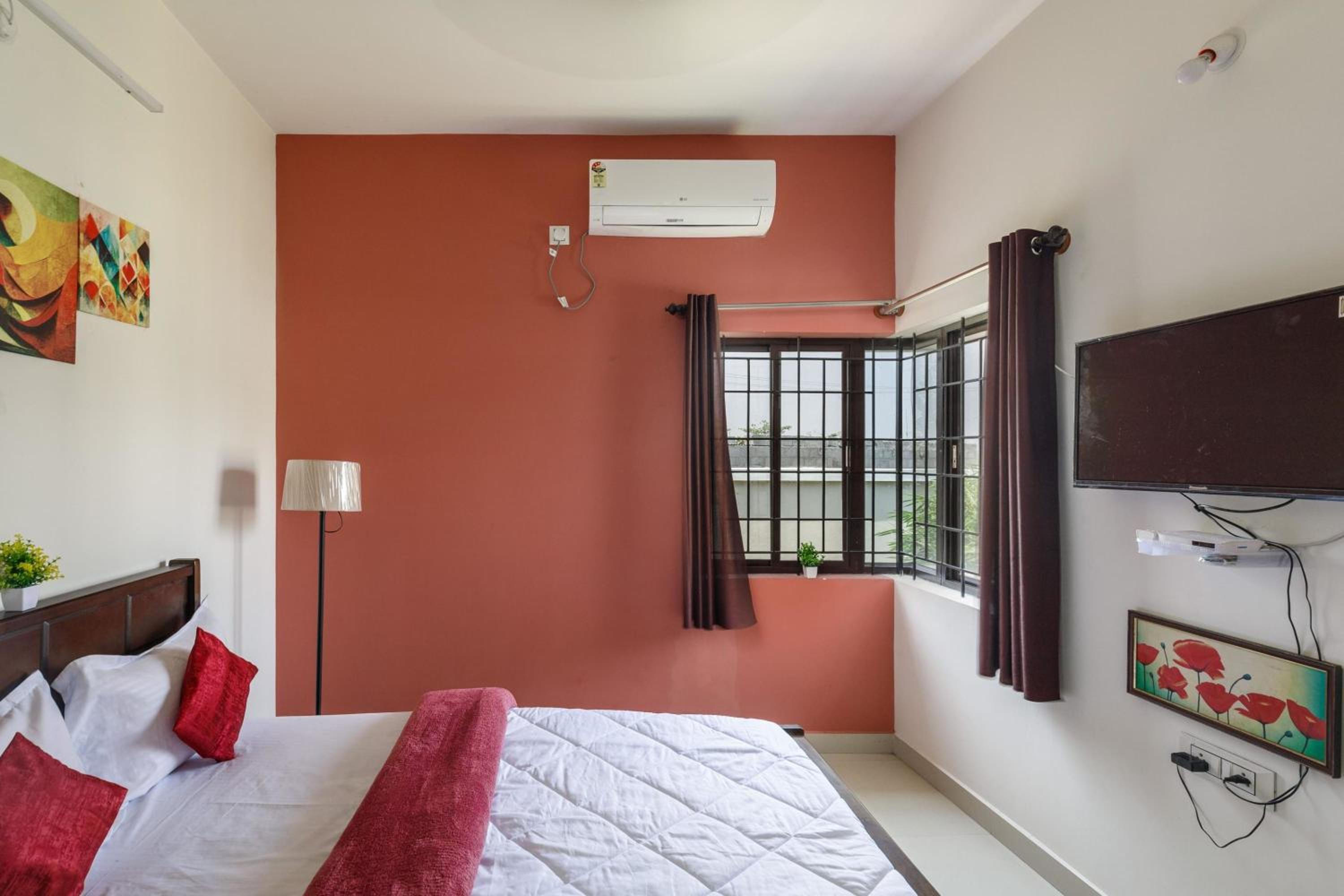 JhilMil Pool Villa by StayJade 2BHK Lawn