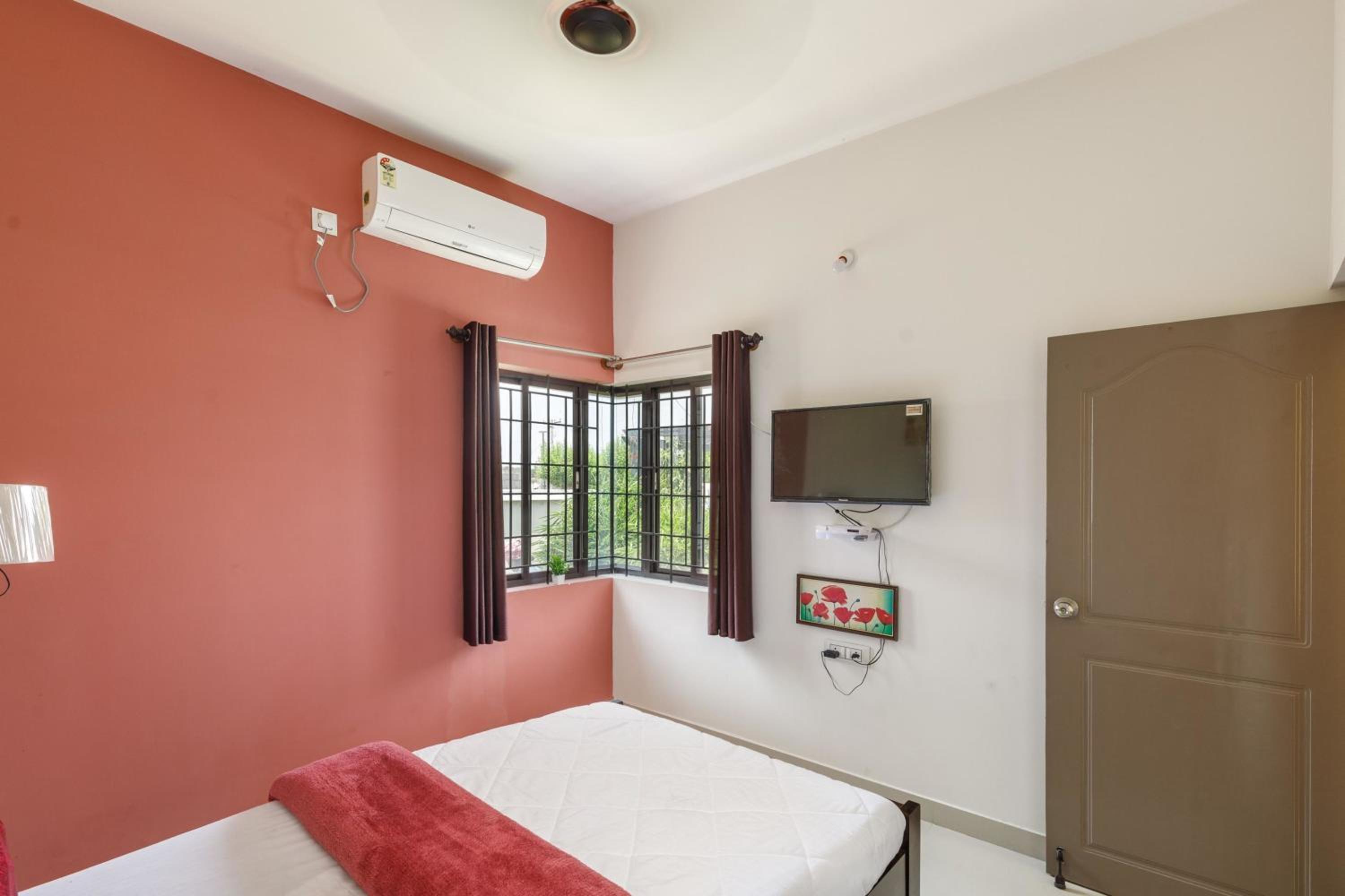 JhilMil Pool Villa by StayJade 2BHK Lawn