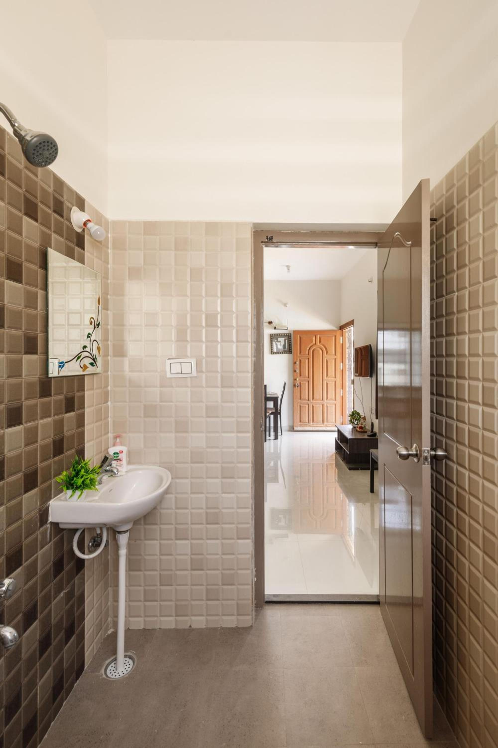 JhilMil Pool Villa by StayJade 2BHK Lawn