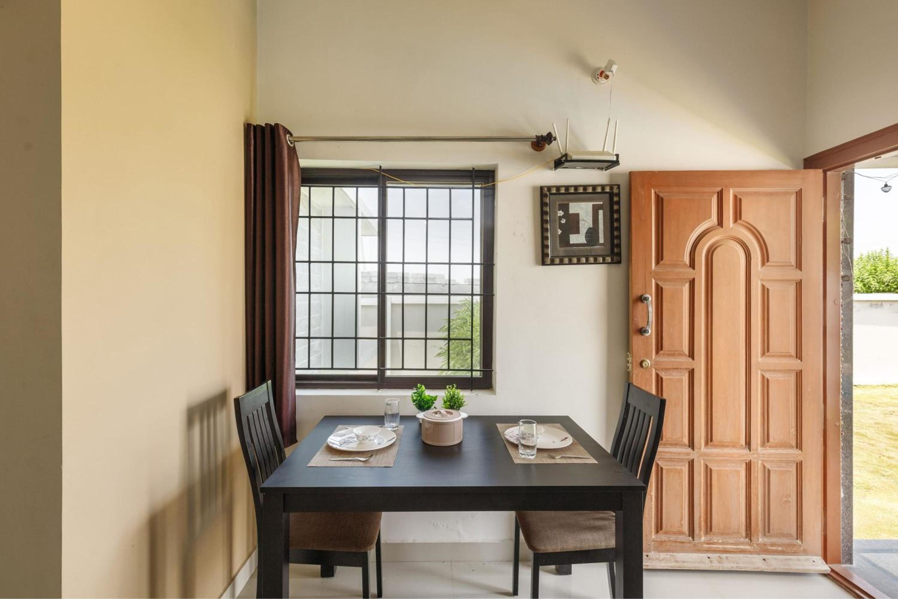 JhilMil Pool Villa by StayJade 2BHK Lawn
