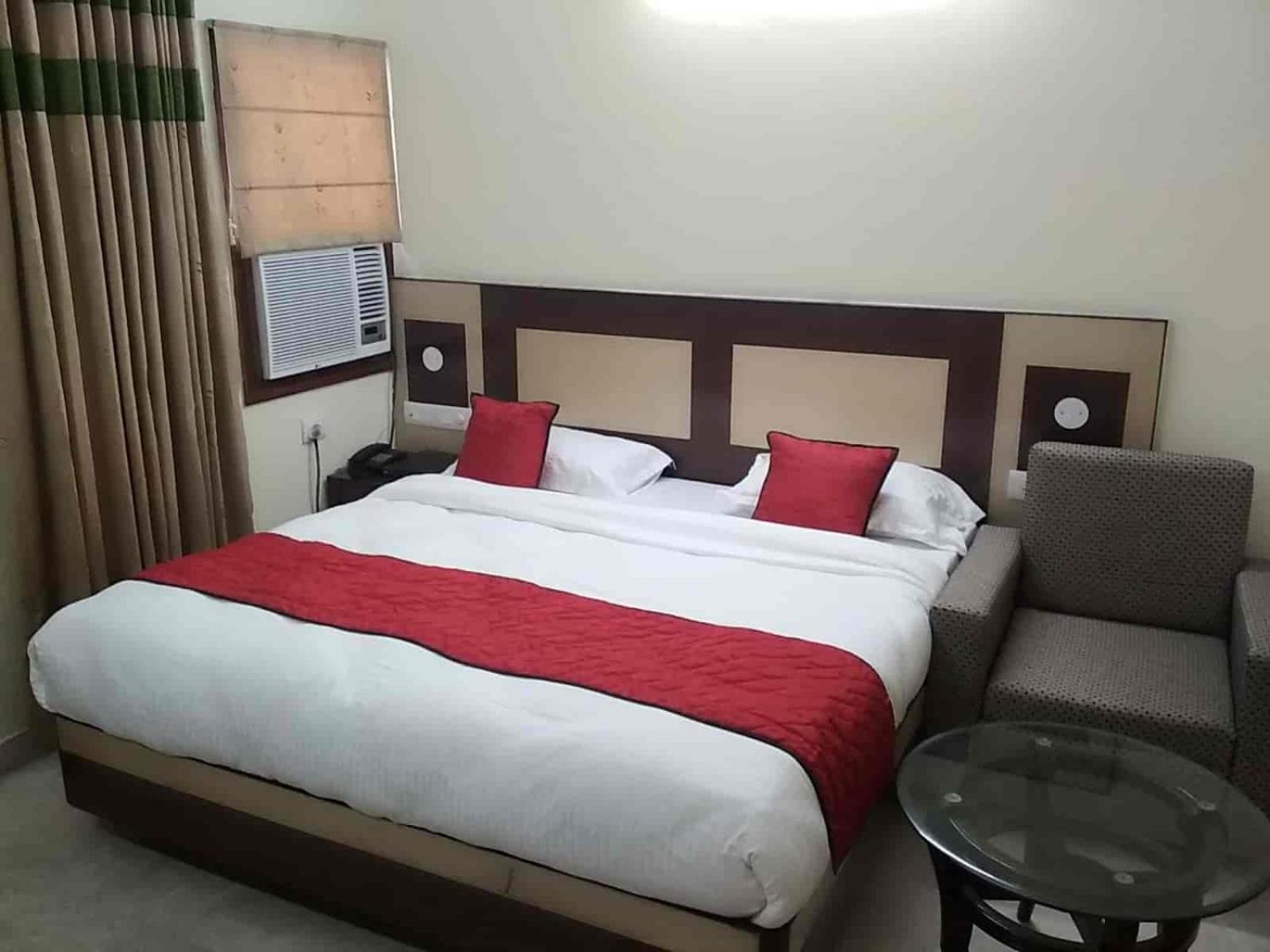 Hotel Maharani Midway