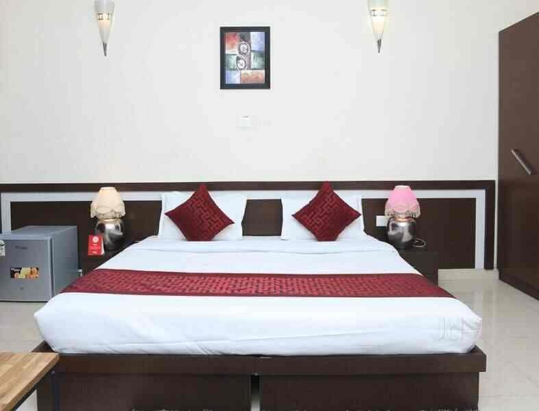 Hotel Maharani Midway