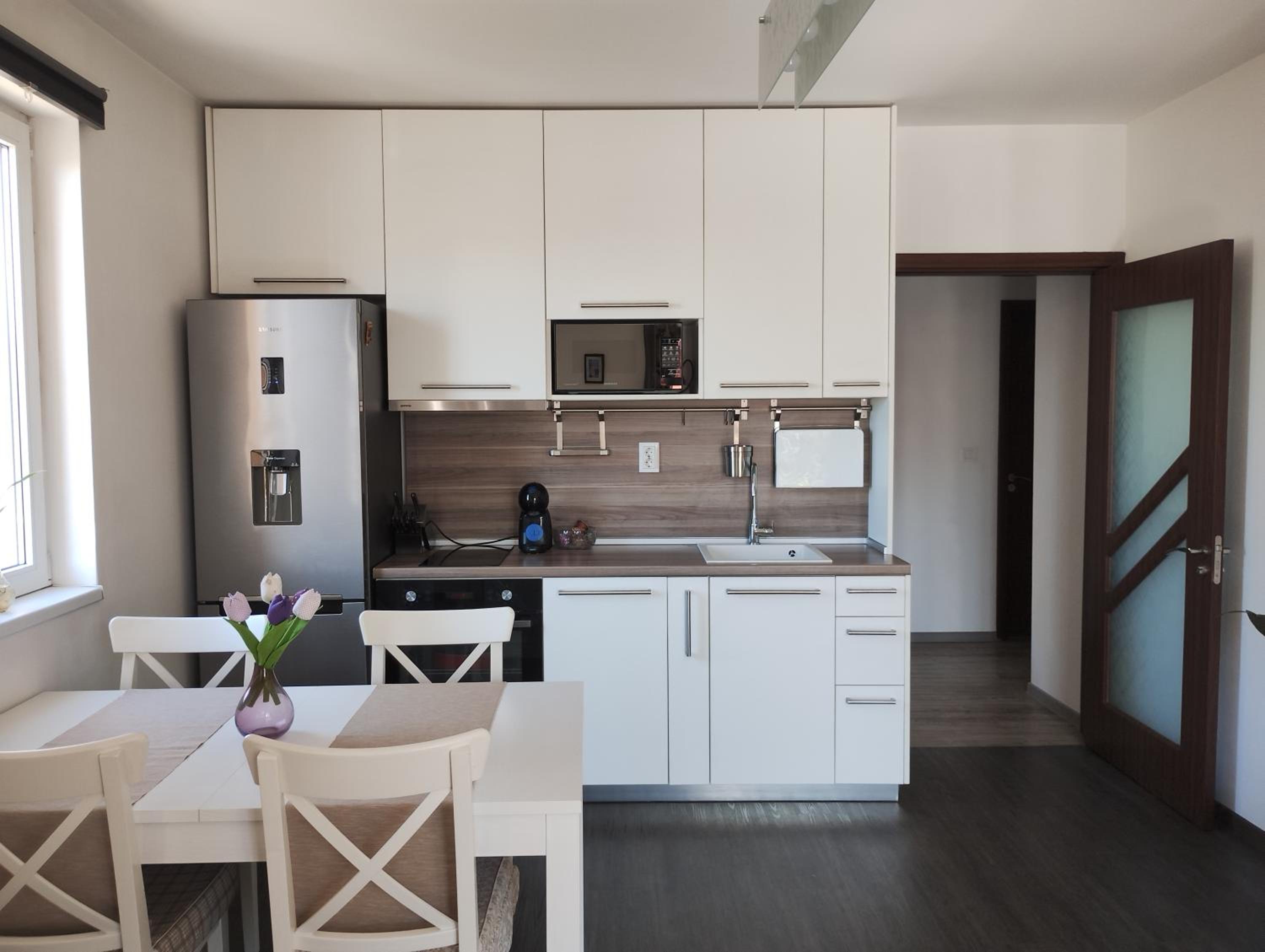 Happy Apartment & Free Breakfast - Mladost