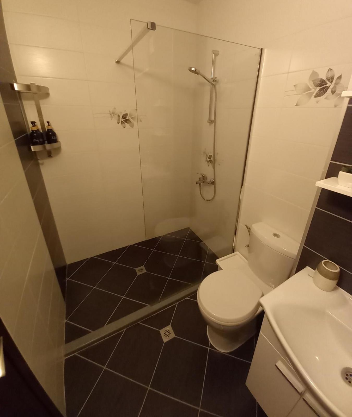 Happy Apartment & Free Breakfast - Mladost
