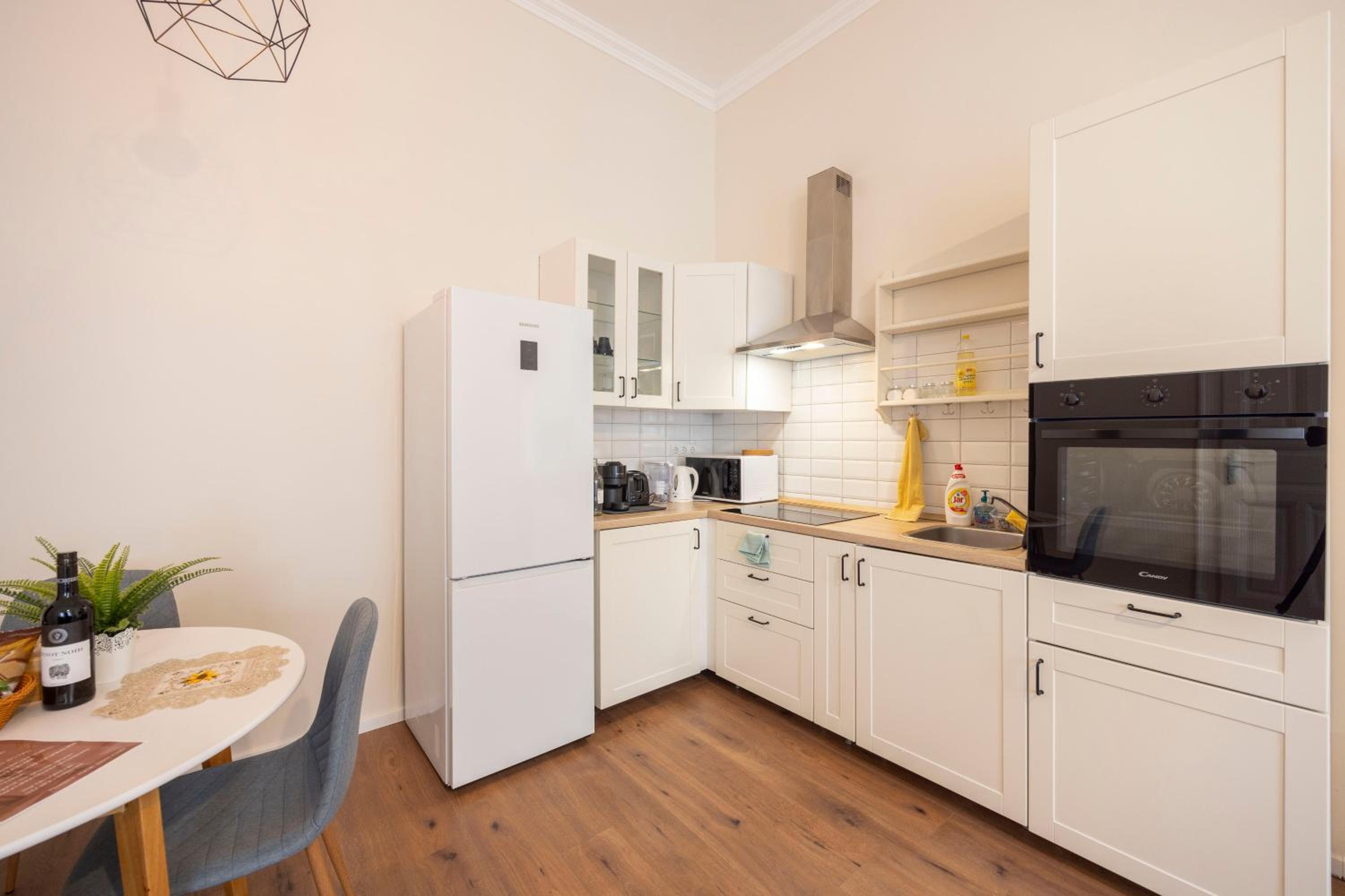 Lovely Central Apartment by Julia view 3
