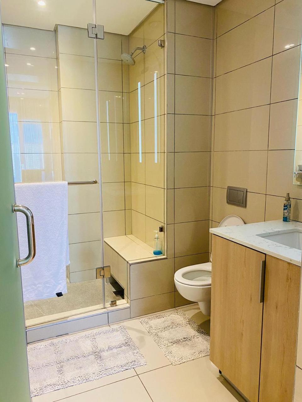 Spacious 2BR APT Near Sandton City -No Loadshedding