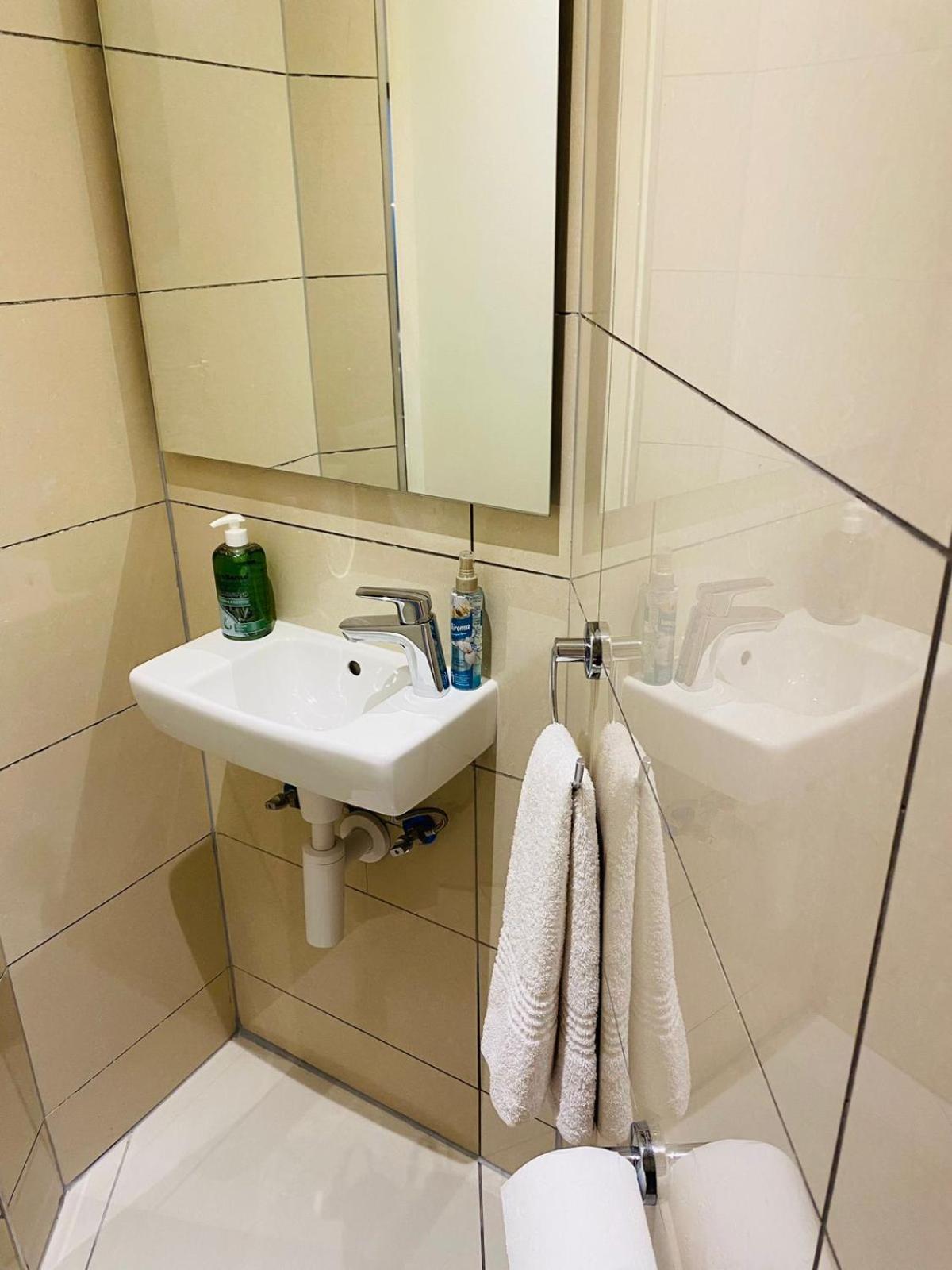 Spacious 2BR APT Near Sandton City -No Loadshedding