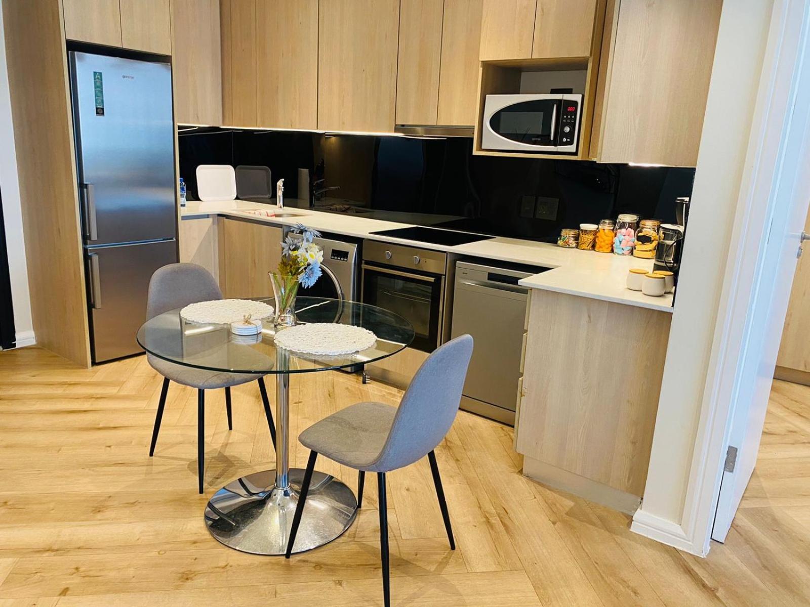 Spacious 2BR APT Near Sandton City -No Loadshedding