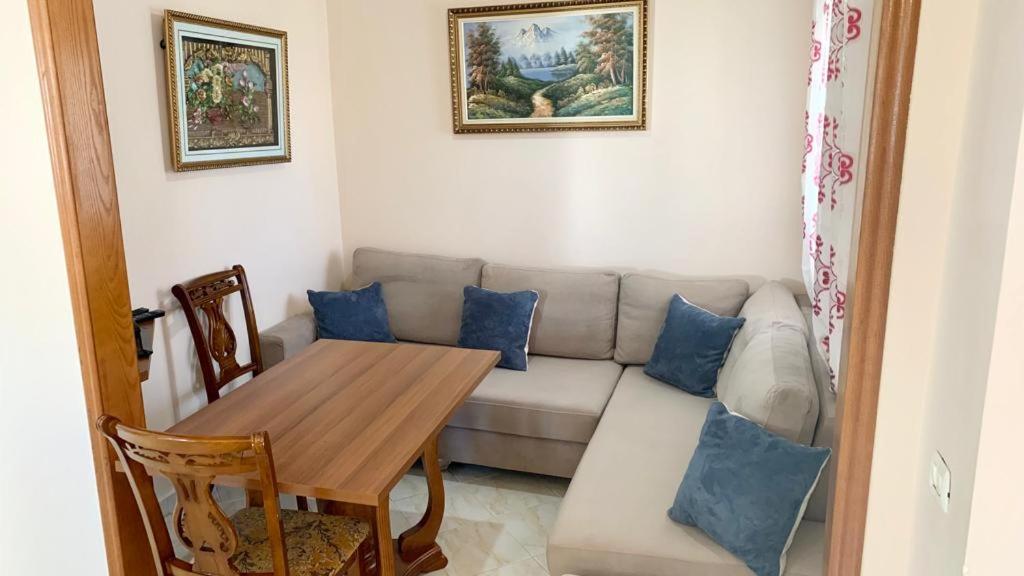 James Apartment