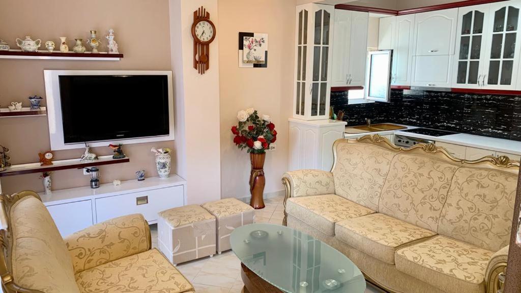 James Apartment