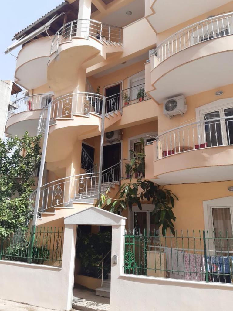 James Apartment