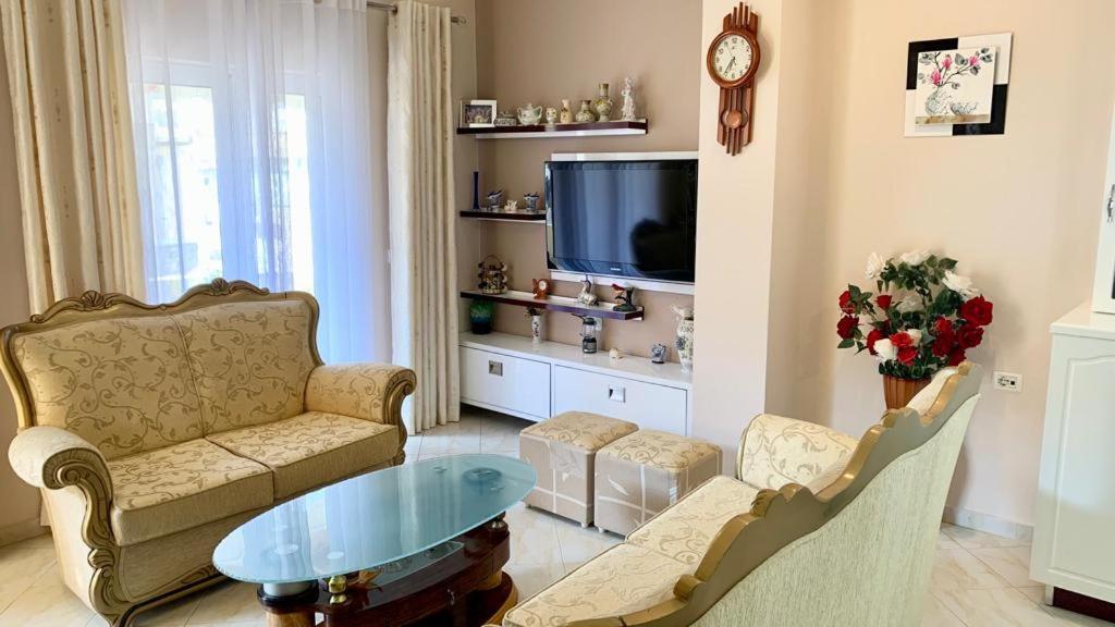 James Apartment