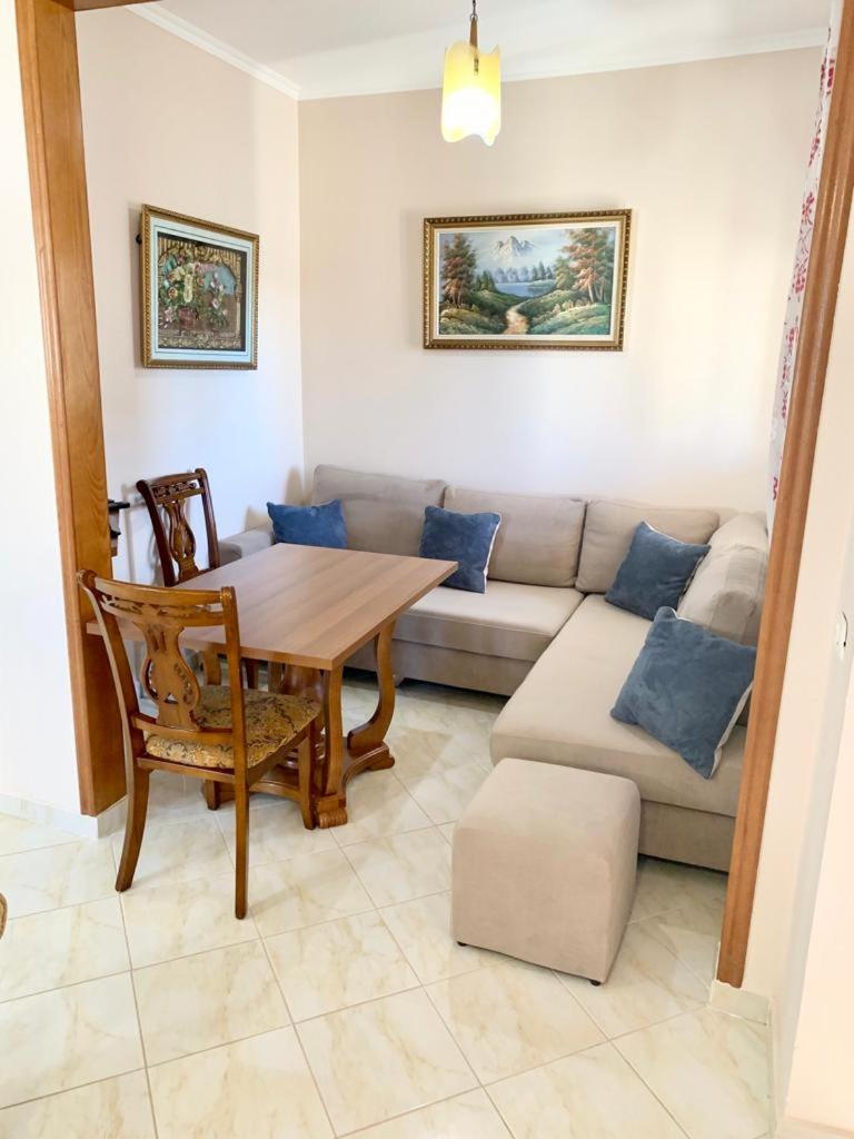 James Apartment