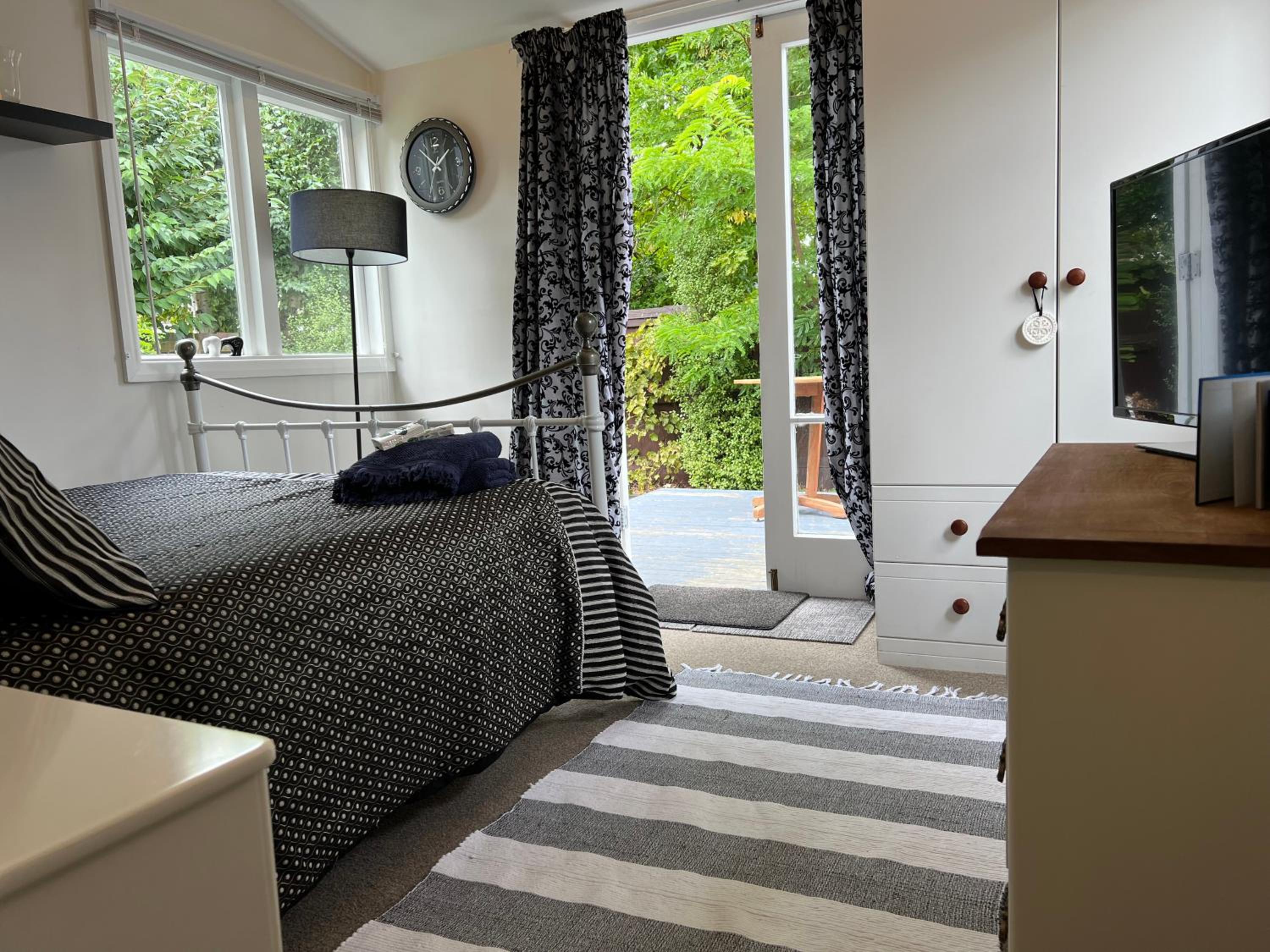 Peaceful Homestay 7 Minutes from Christchurch Airport view 5