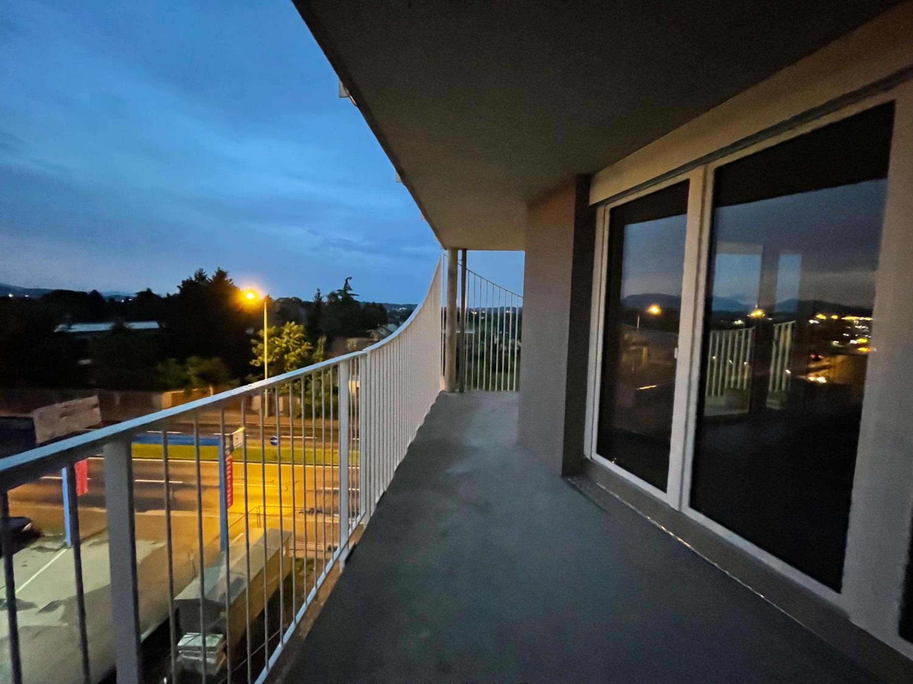Luxusapartment mit 40 qm Terrasse, E-Parkplatz und Parkplatz