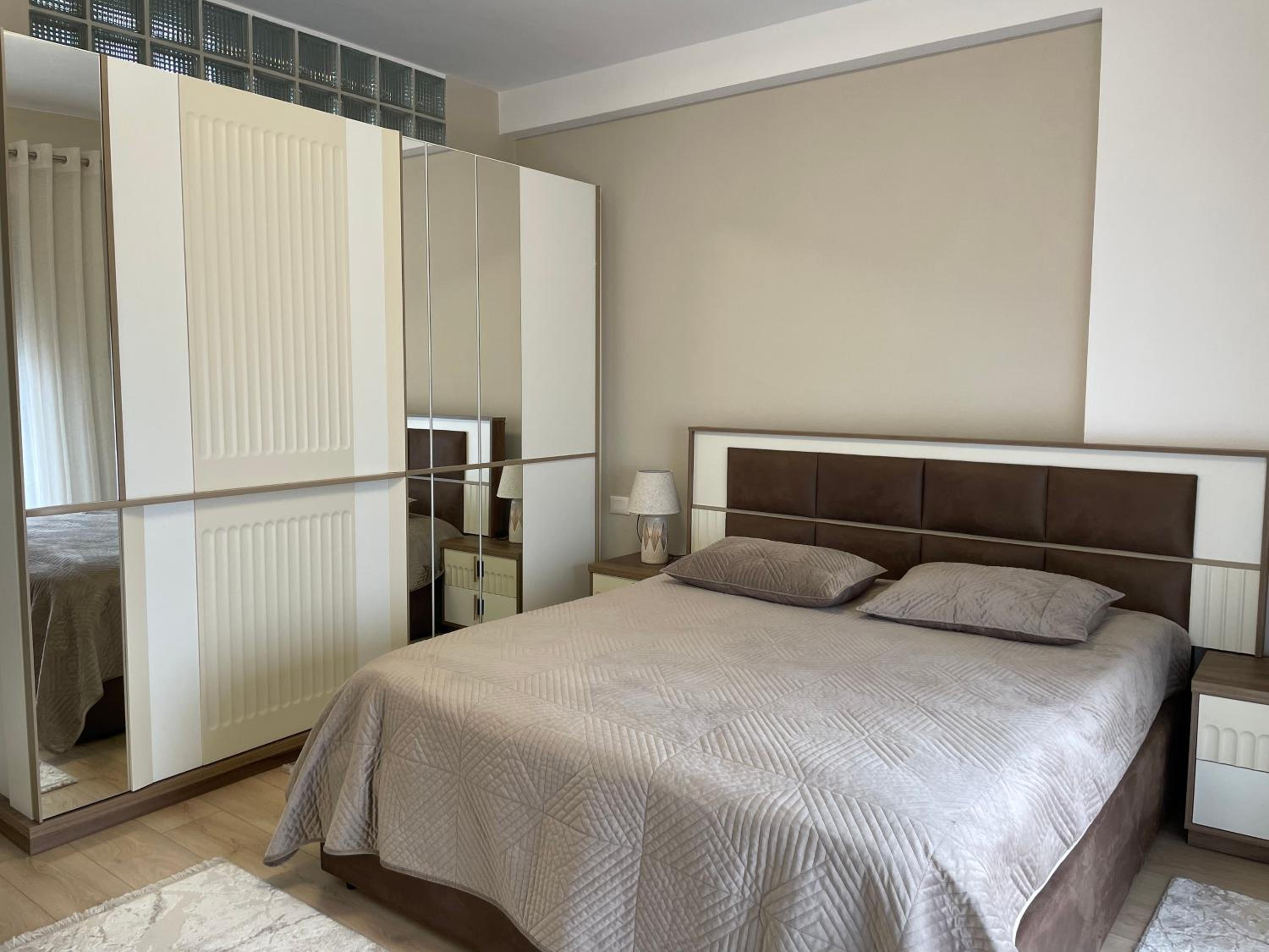 Adra's apartment