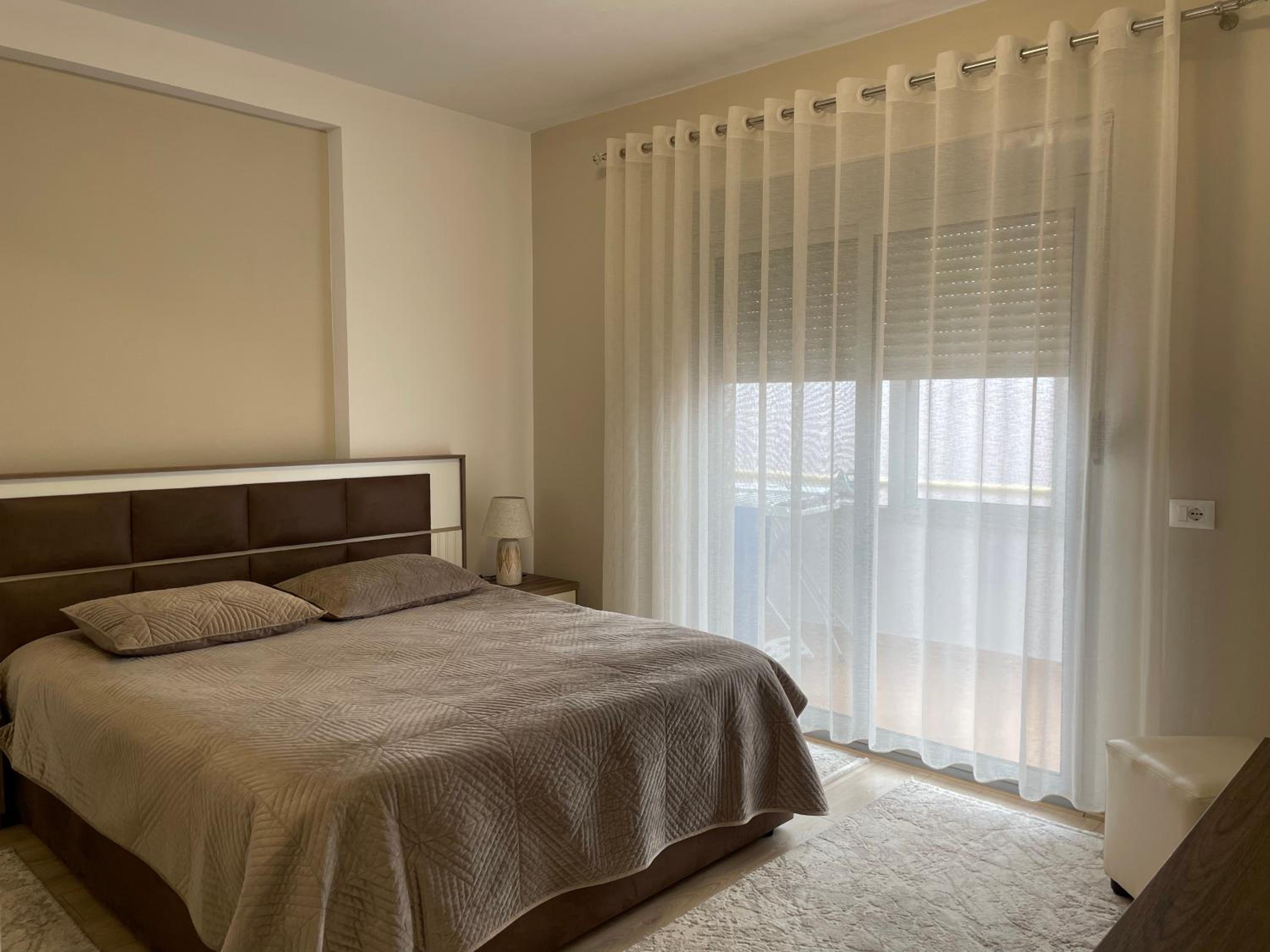 Adra's apartment