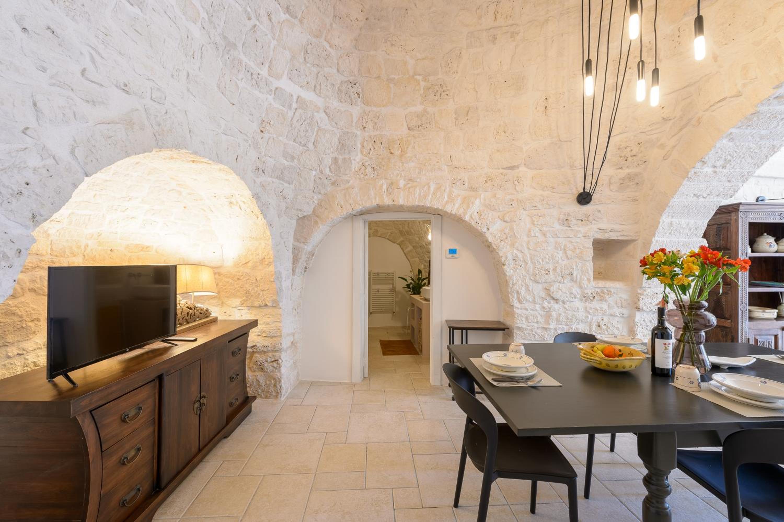 Trulli Nigri Holidays with private swimming pool