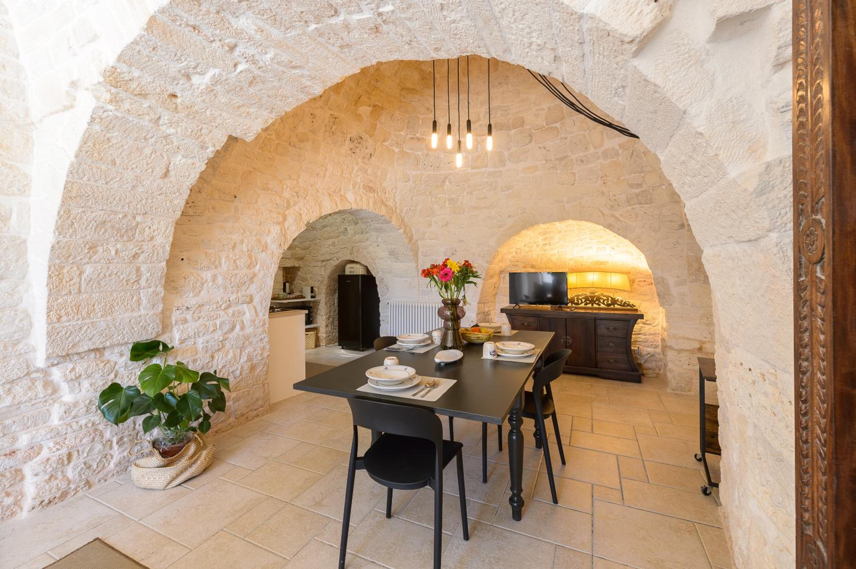 Trulli Nigri Holidays with private swimming pool