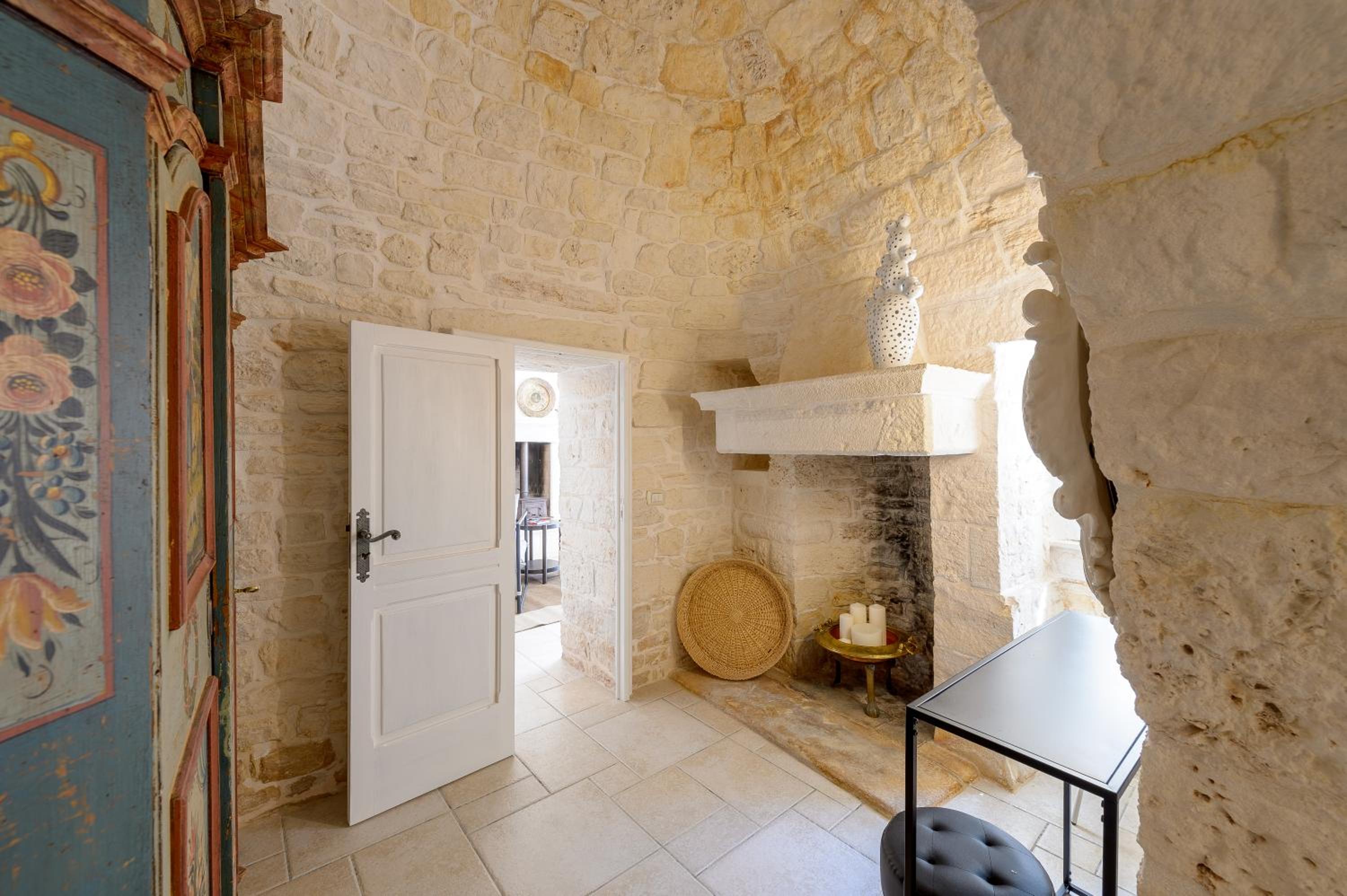 Trulli Nigri Holidays with private swimming pool