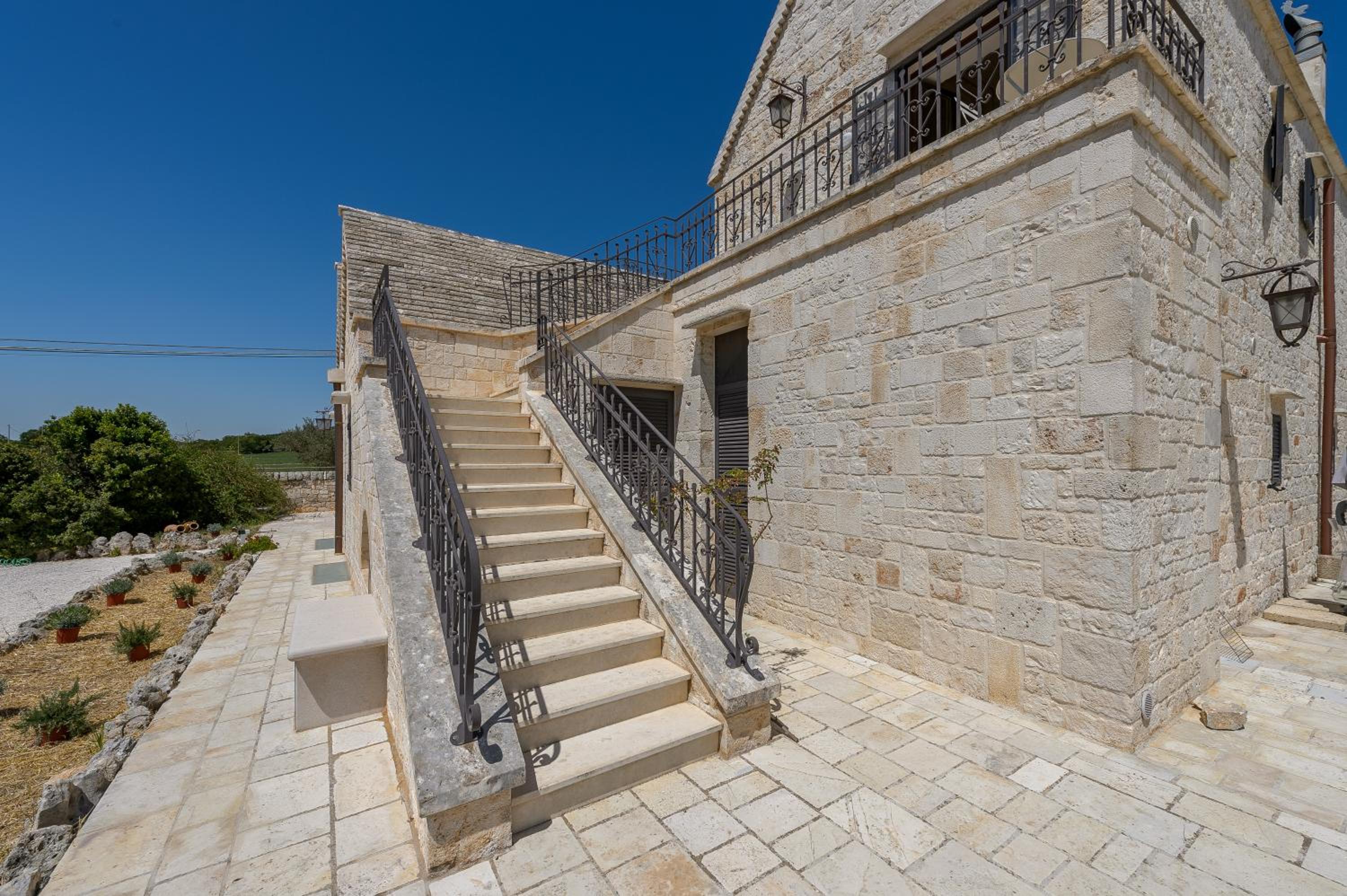 Trulli Nigri Holidays with private swimming pool