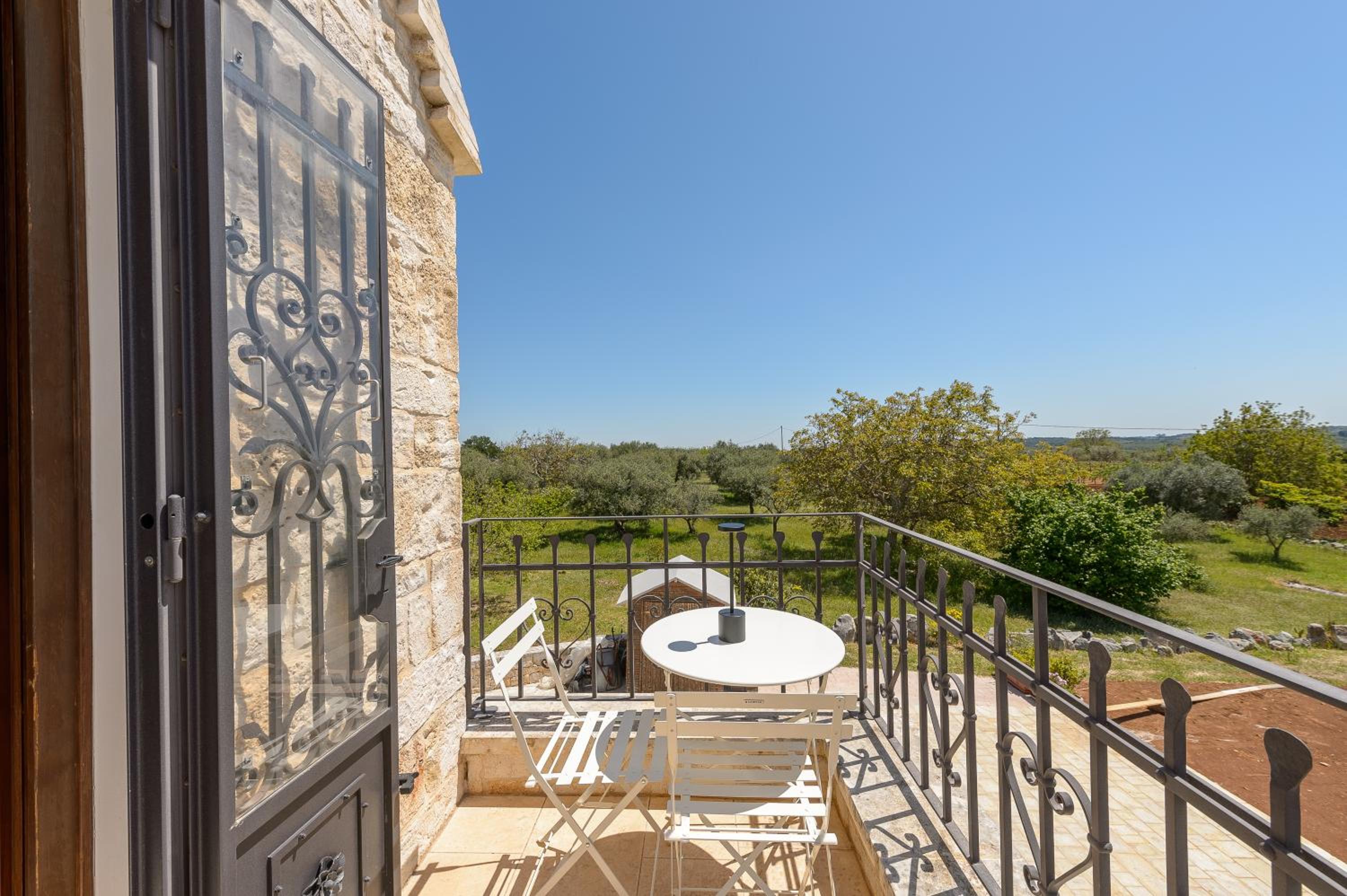 Trulli Nigri Holidays with private swimming pool