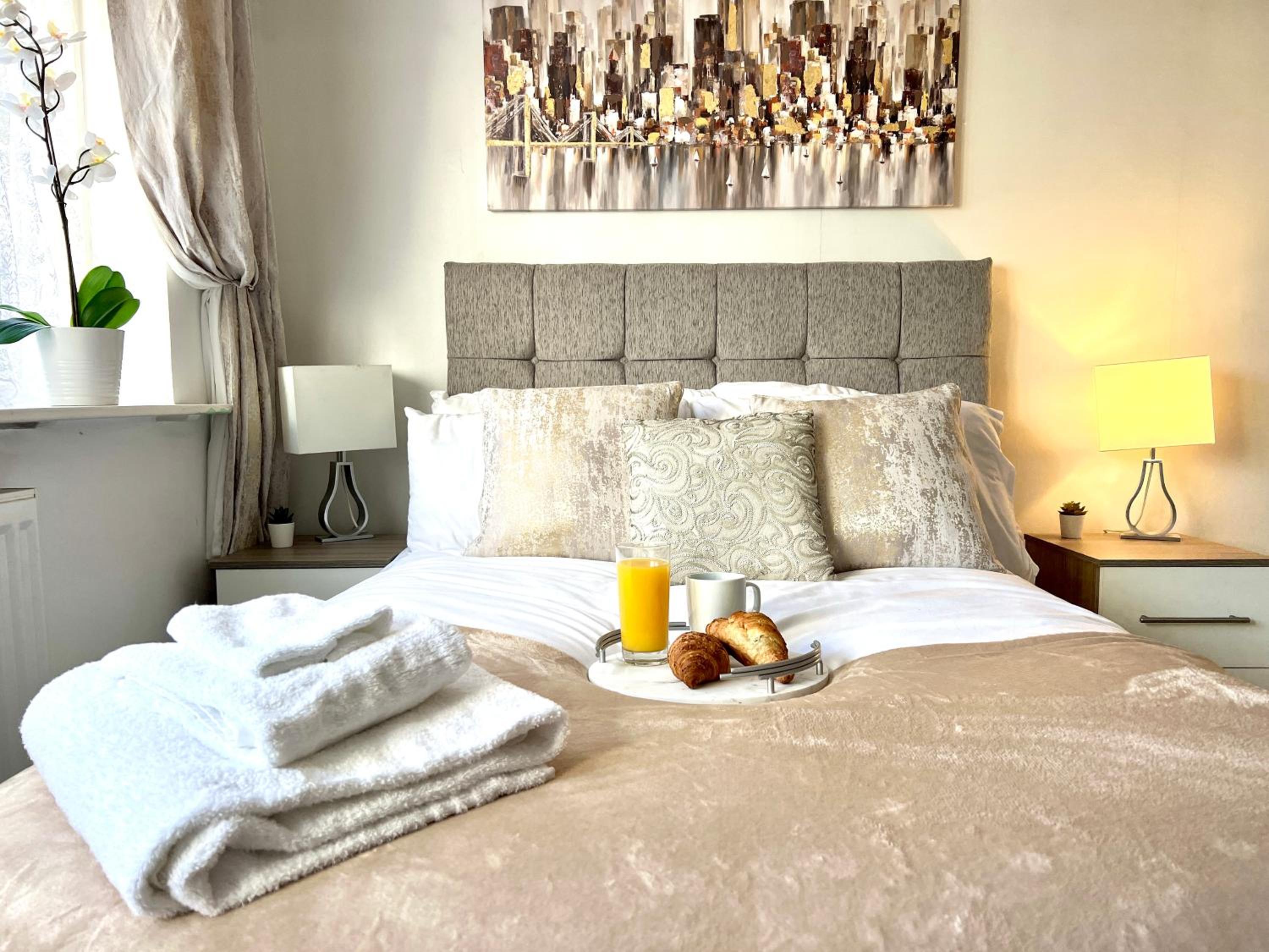 Duchess Apartments Serviced 3BR Apartment in Colchester Perfect for Contractors,Temporary Housing, Relocations,Free Wifi, Secure Parking view 4