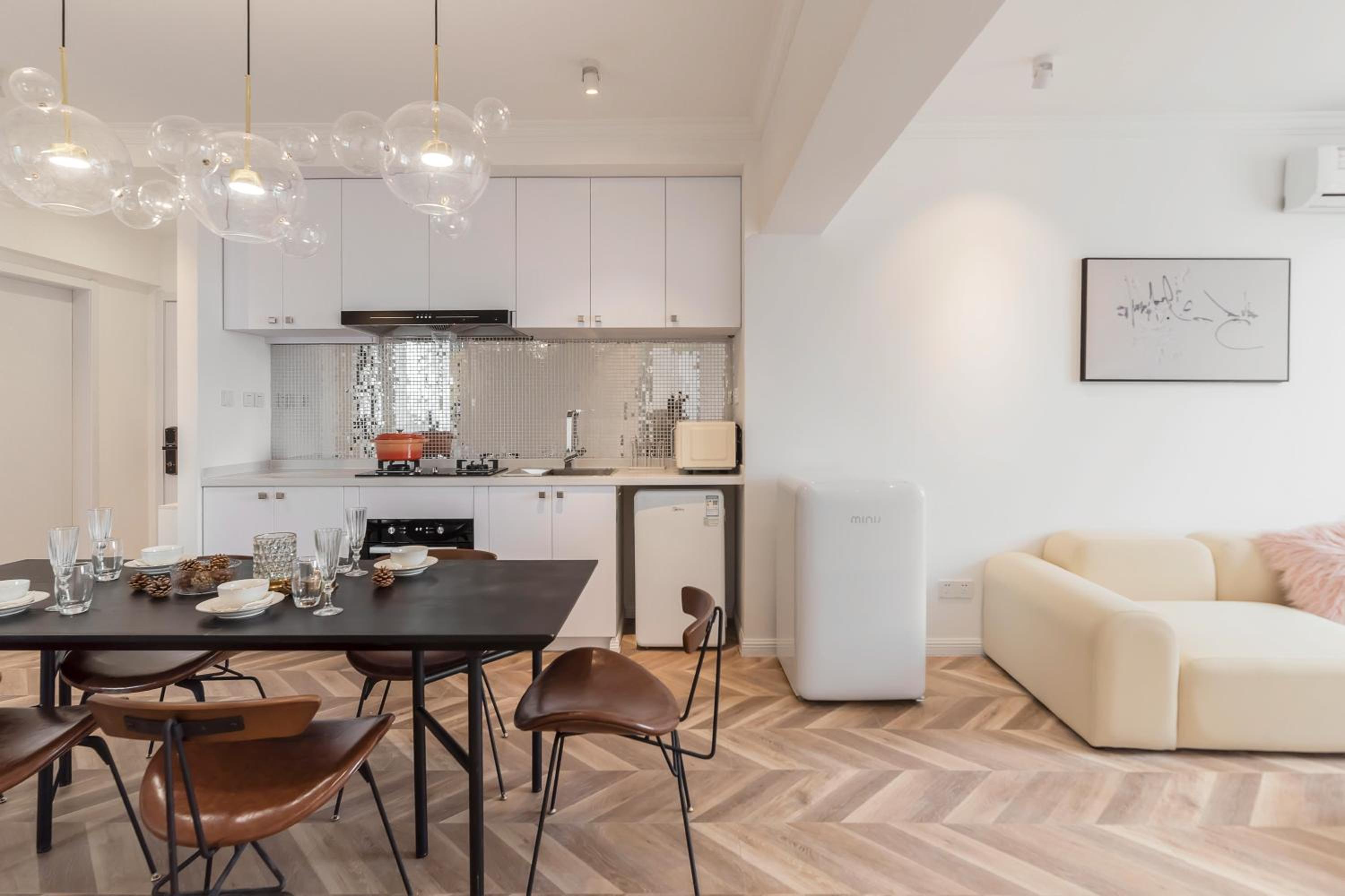Shanghai Hills&Serendipity Coloured Glaze Family Homestay with 2 Bedrooms Near Line1&2 People Square