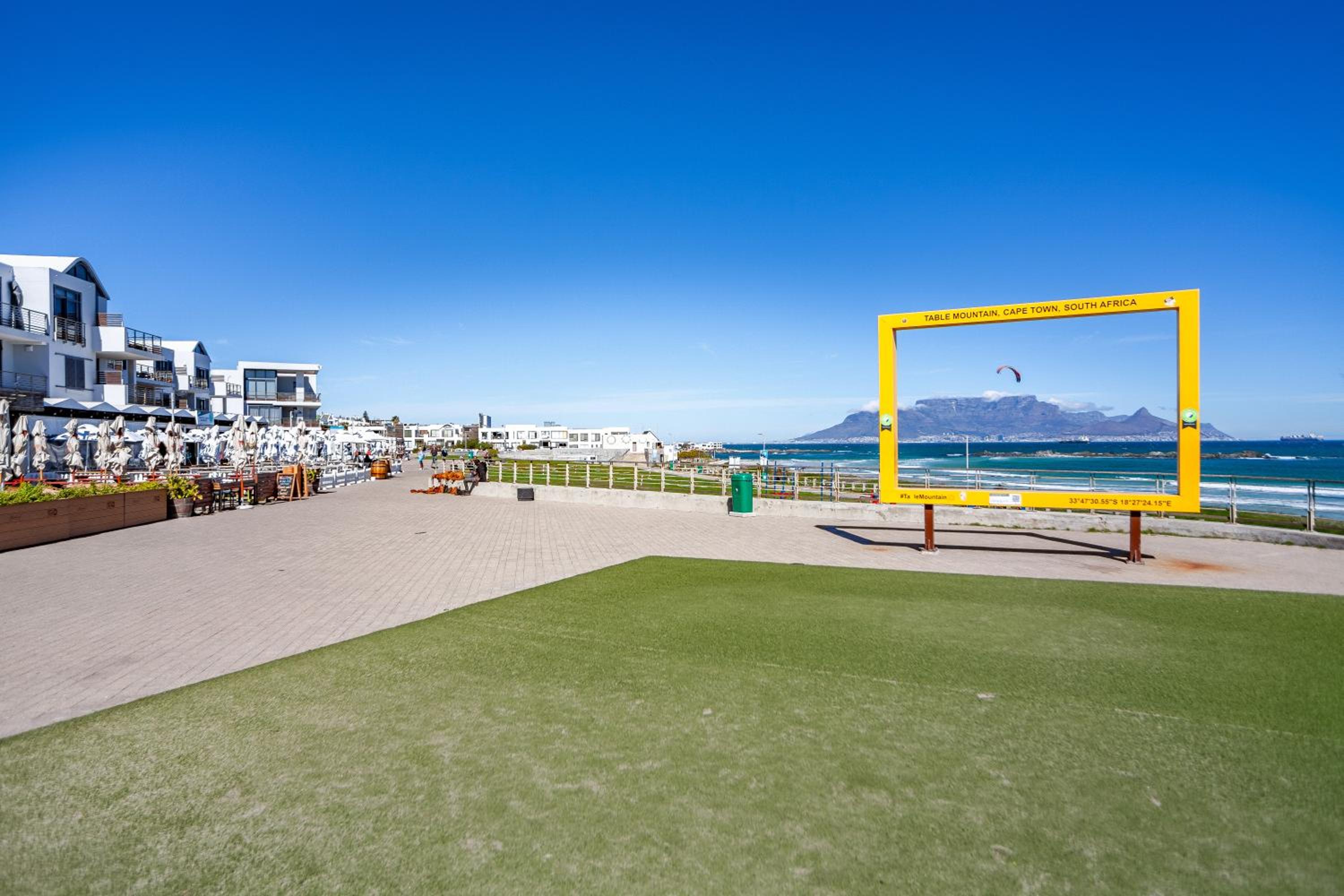 Stylishly Decorated Beachfront apartment w Inverter, 202 Eden view 2