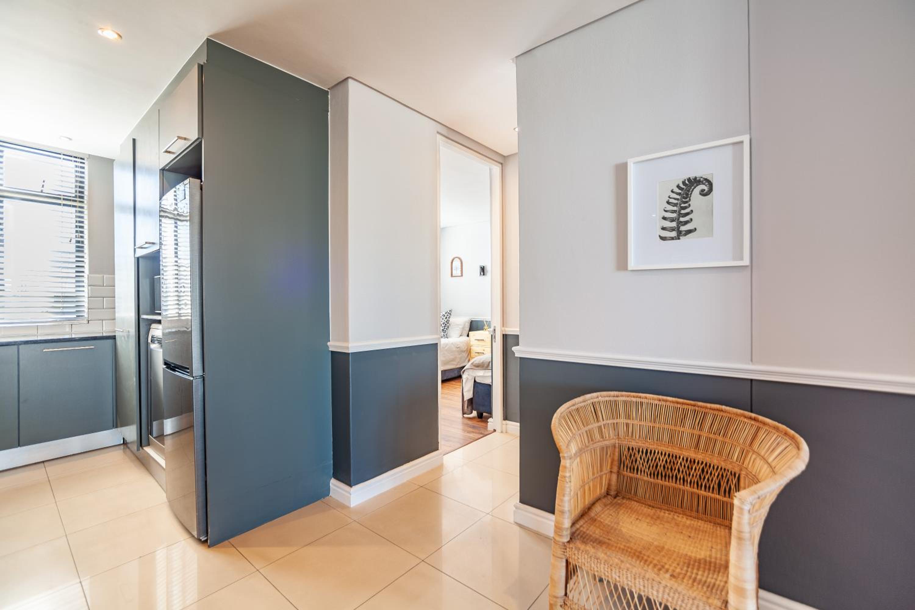 Stylishly Decorated Beachfront apartment w Inverter, 202 Eden view 4