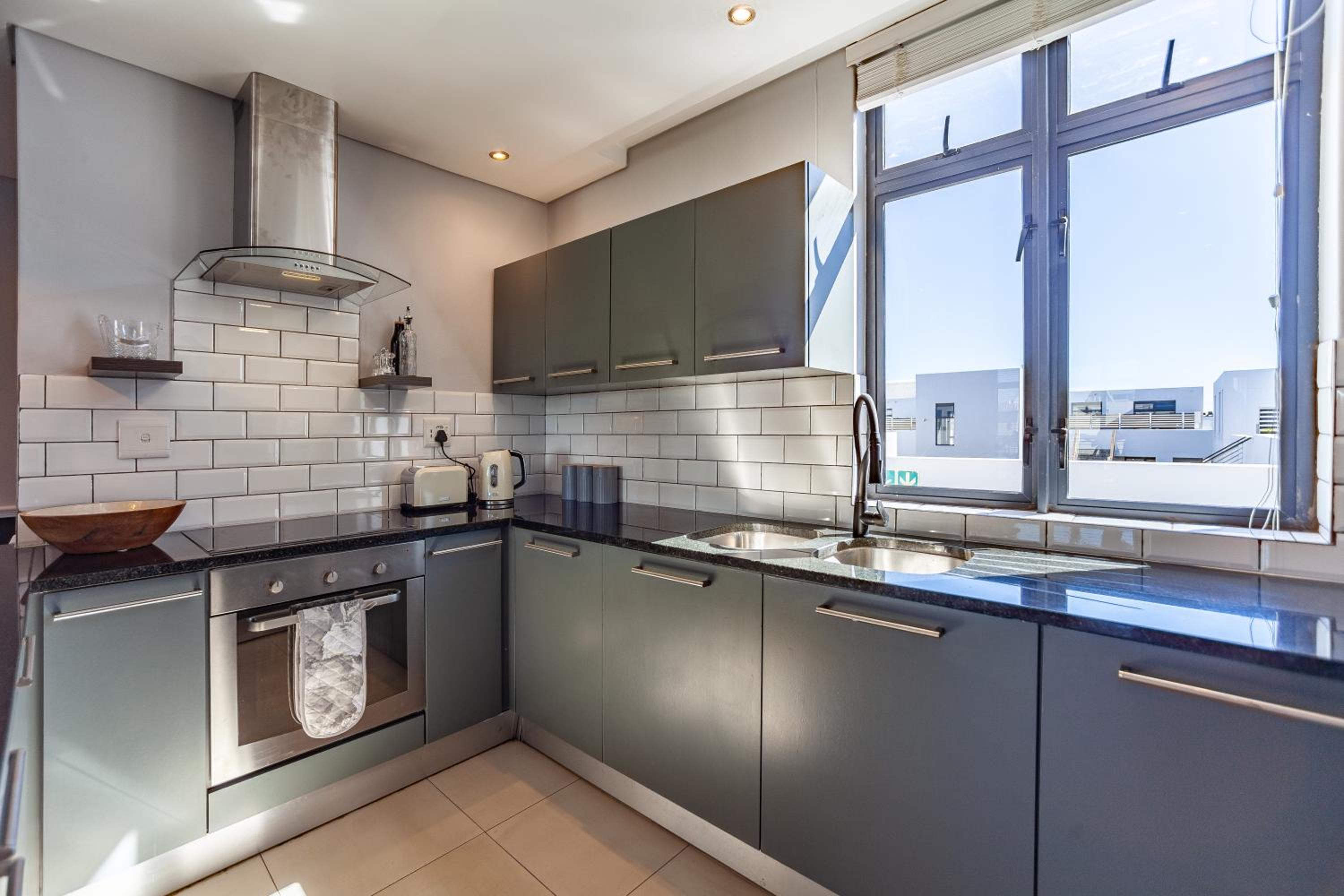 Stylishly Decorated Beachfront apartment w Inverter, 202 Eden view 5