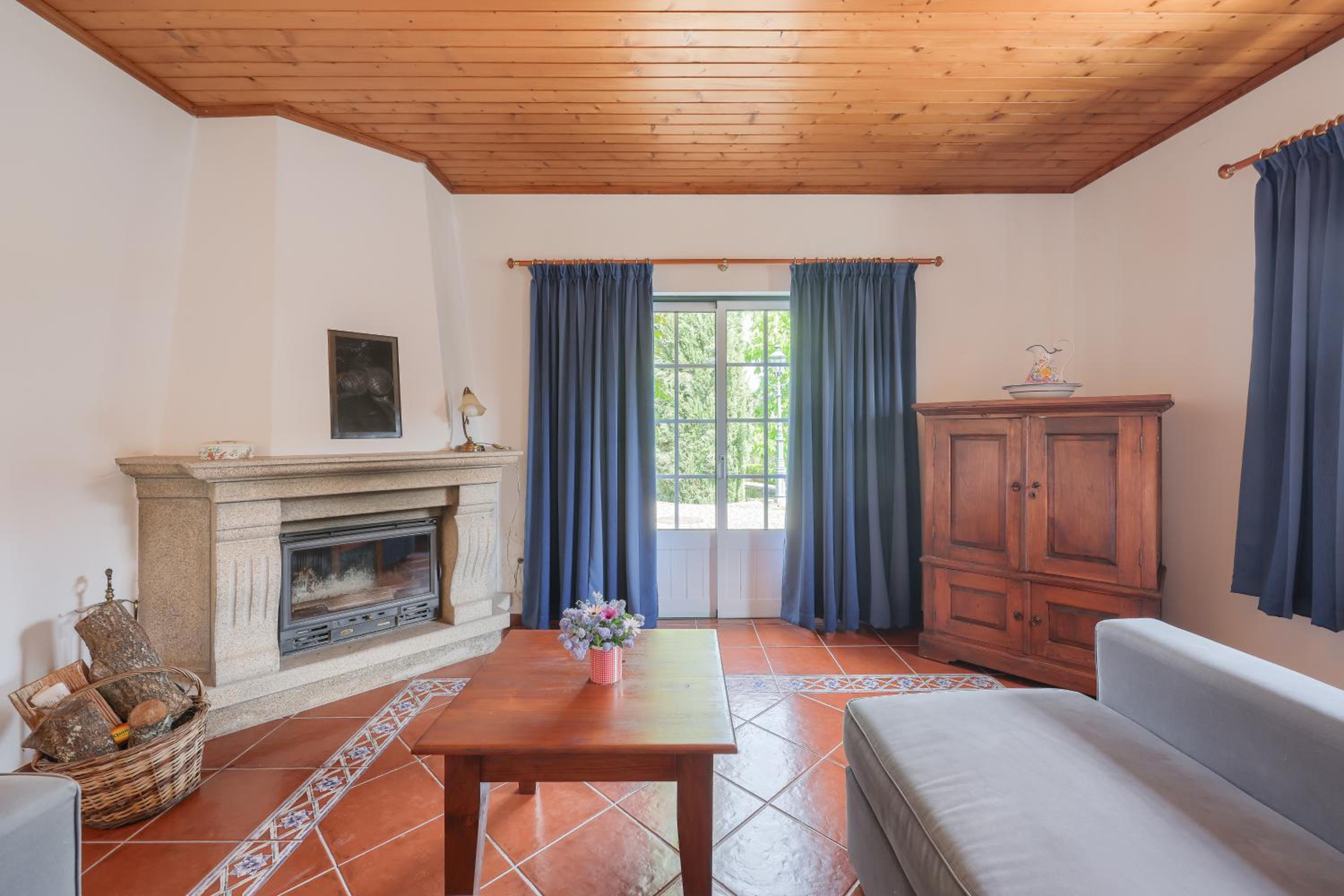 Charming granite cottage in beautiful surroundings