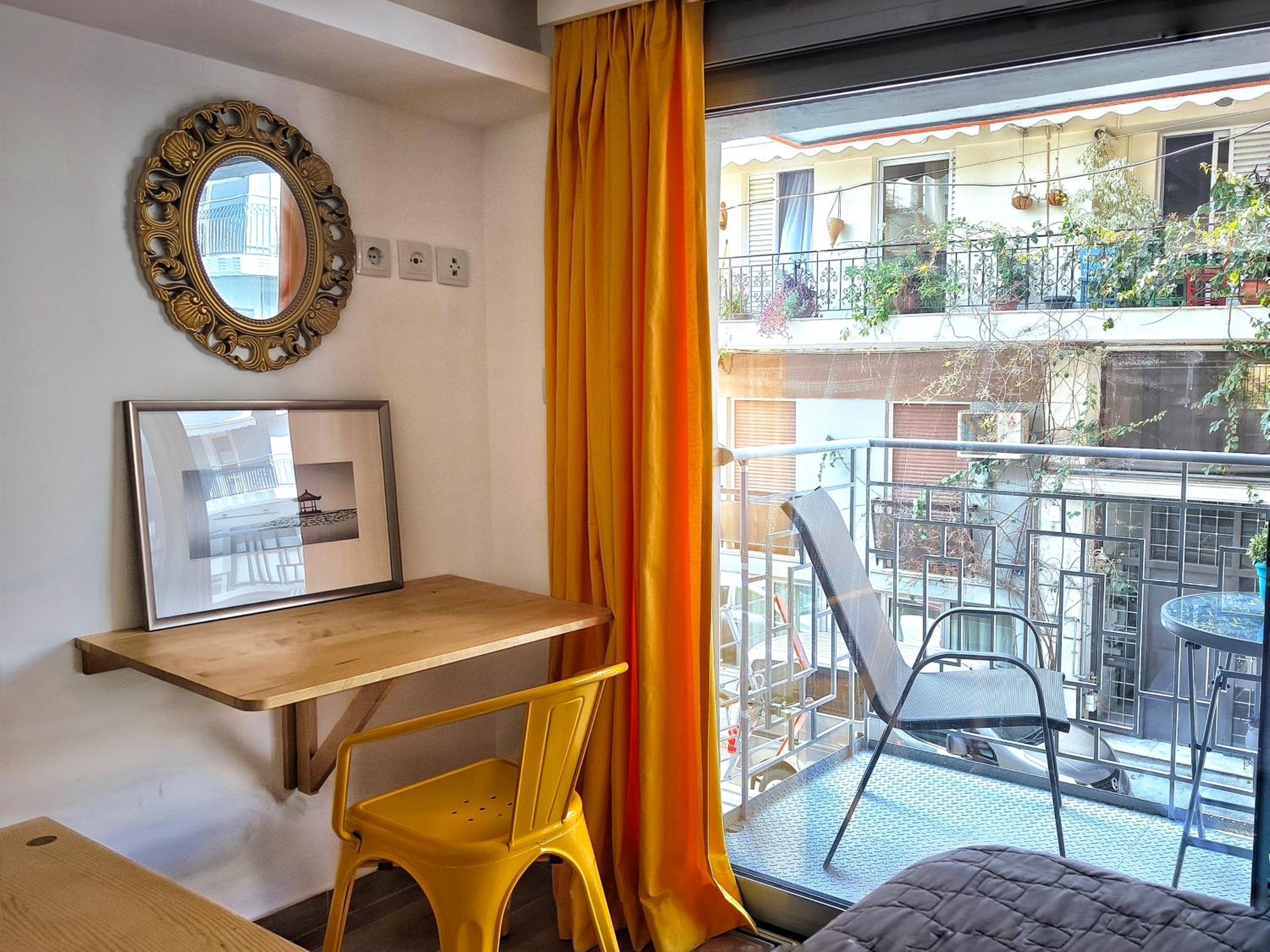 Athens Vibe in Historic Center
