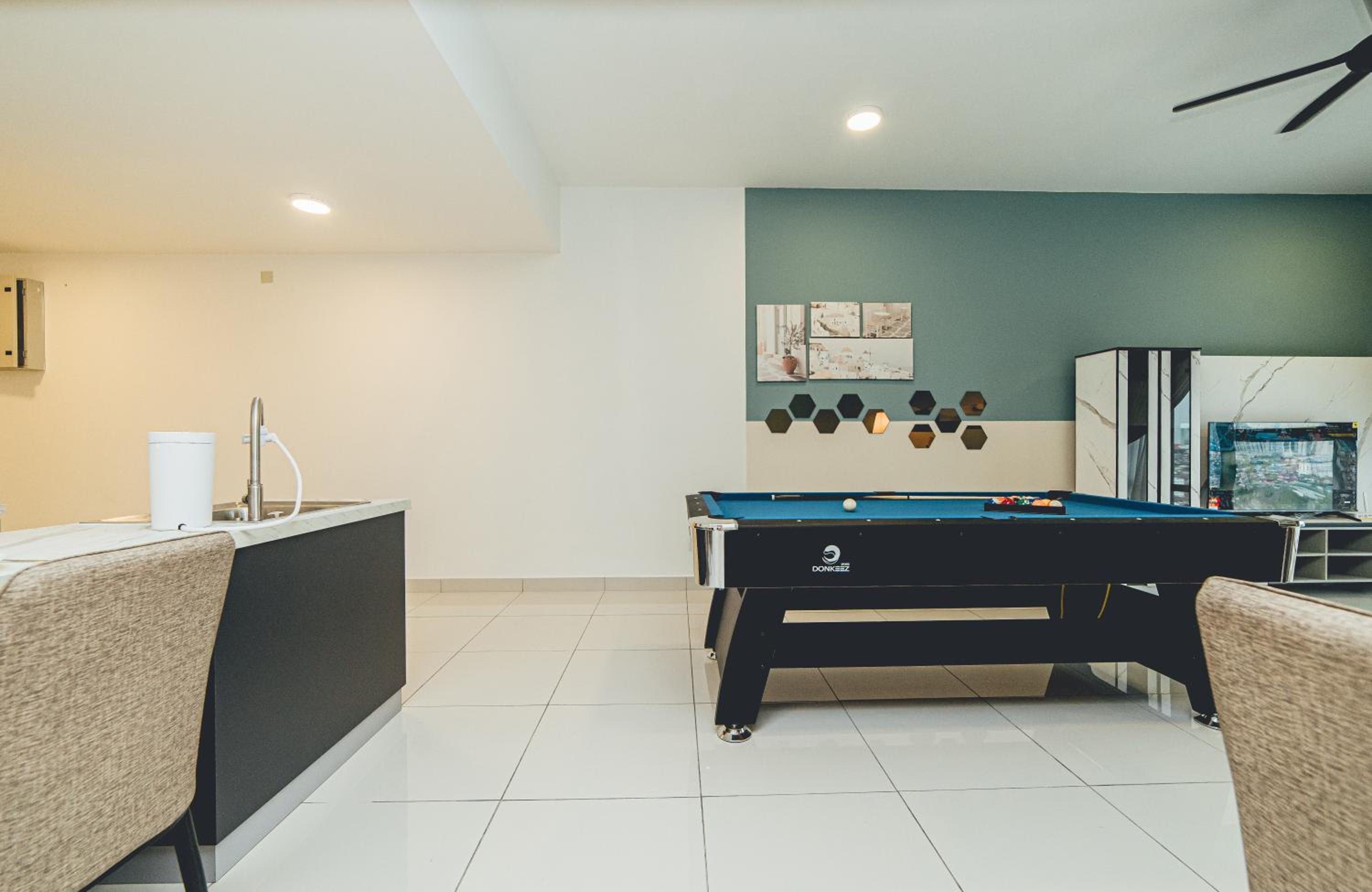 Dreamy Santorini 3BR JB Mosaic Southkey Midvalley 8pax by Our Stay