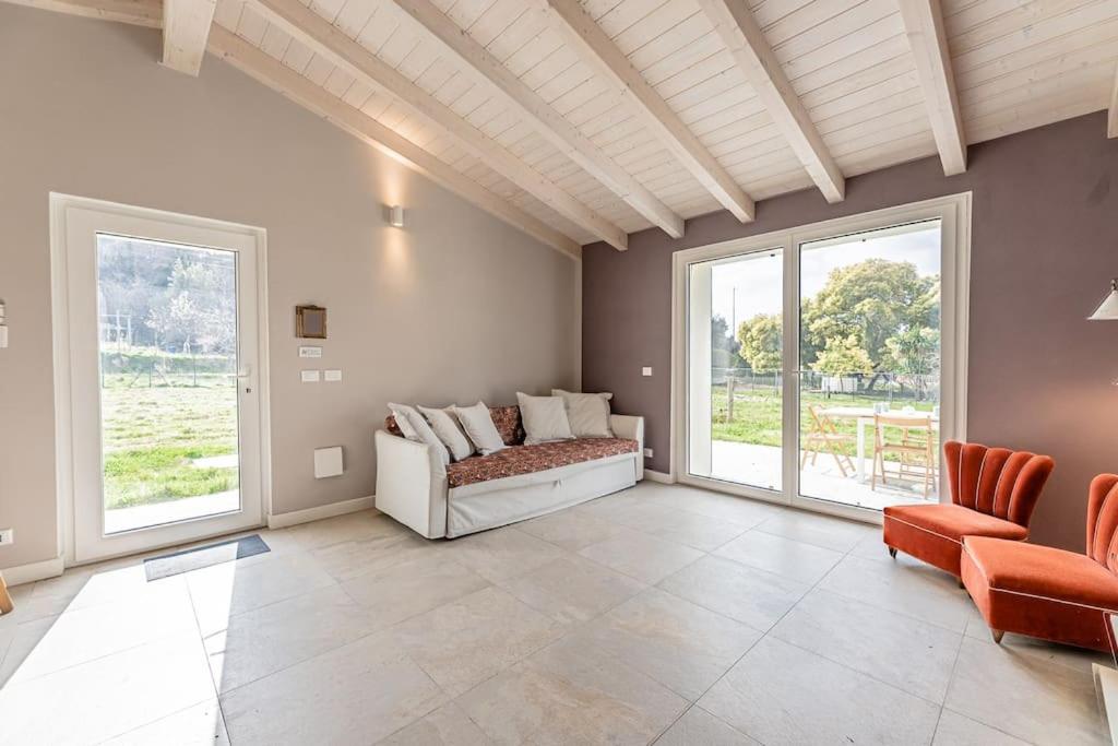 Charming one-floor villa with garden, car parking