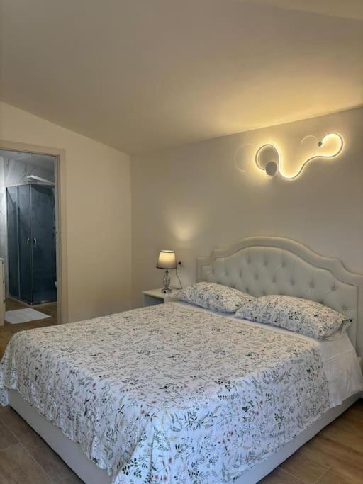 La Grotta Sardegna 5 Bedrooms each with a Private Ensuite Bathroom featuring a Hydromassage Shower Air Conditioning view 4