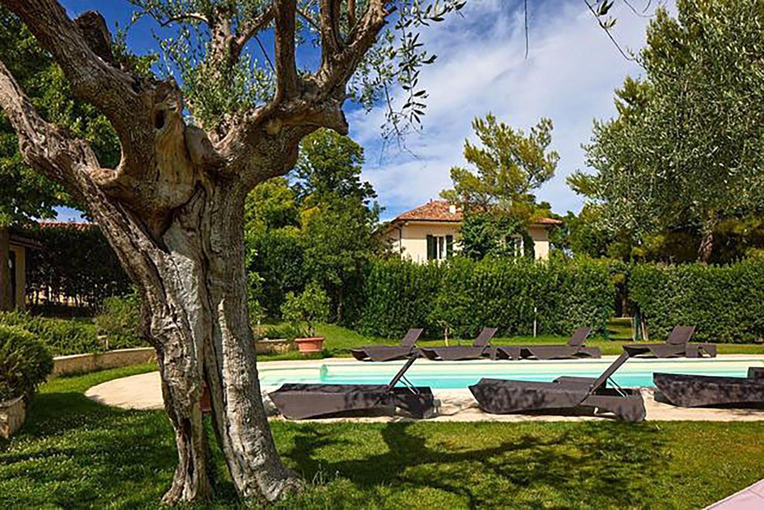 Villa delle Marche by BarbarHouse view 4