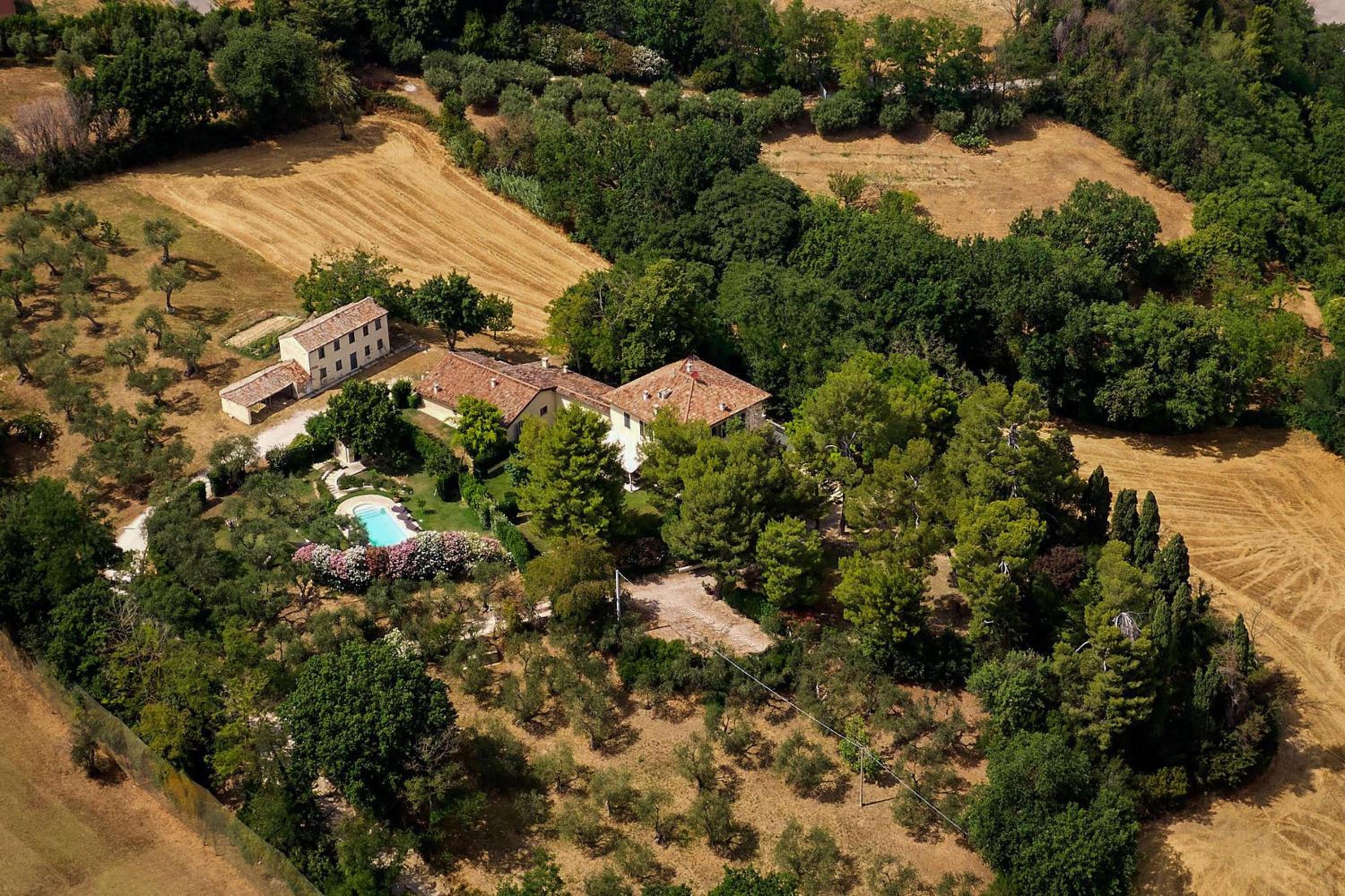 Villa delle Marche by BarbarHouse view 5