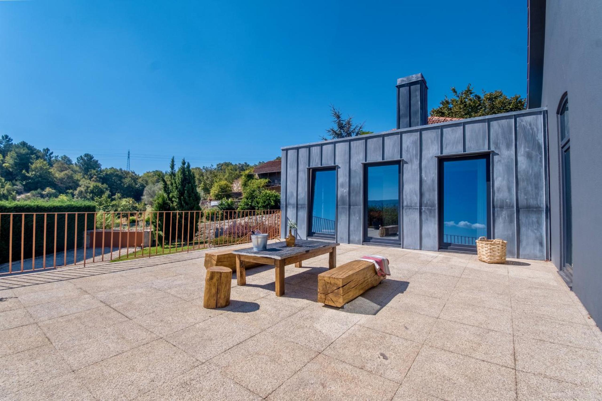 Douro Luxury Farmhouse view 2