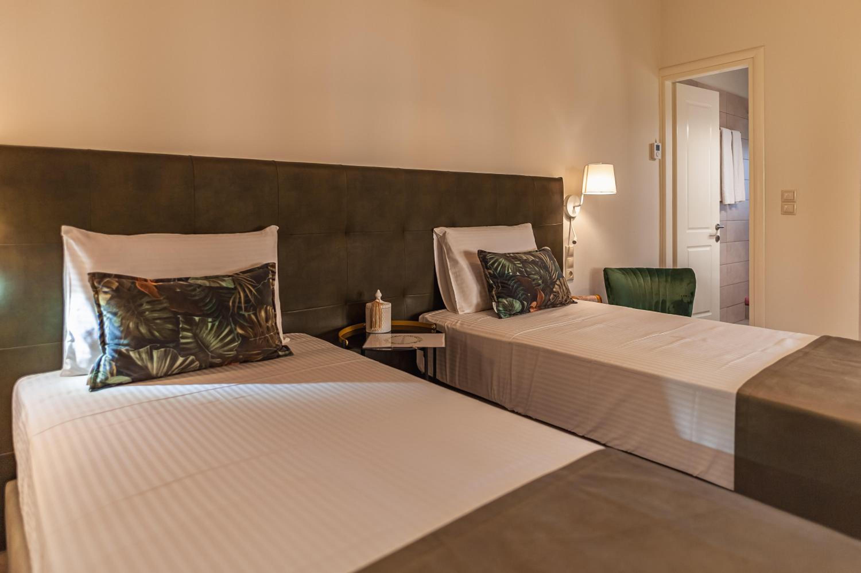 Small Garden by Studio Spyros photo 4