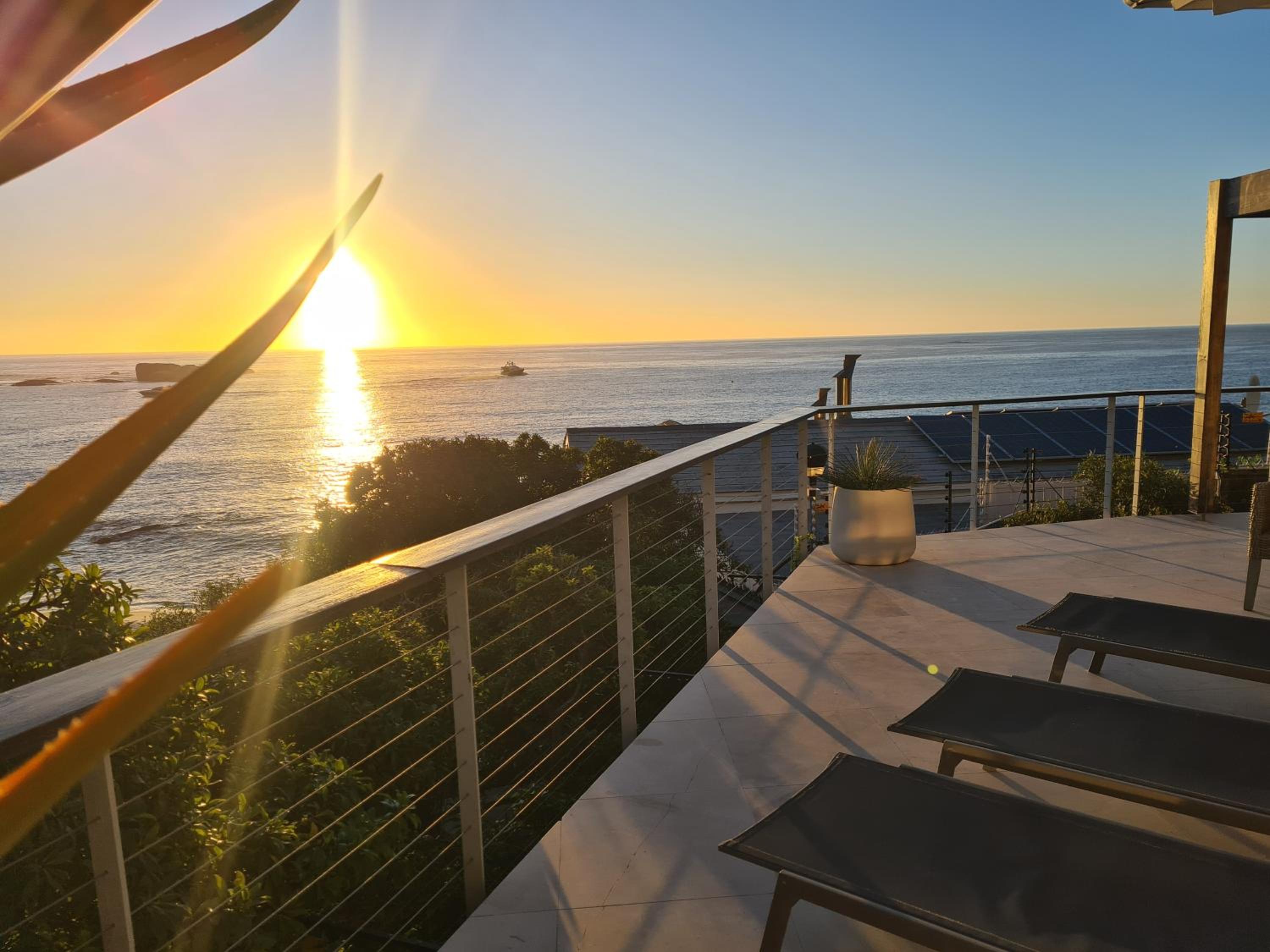 Clifton 3rd Beach house - Breathtakingly Beautiful Views!