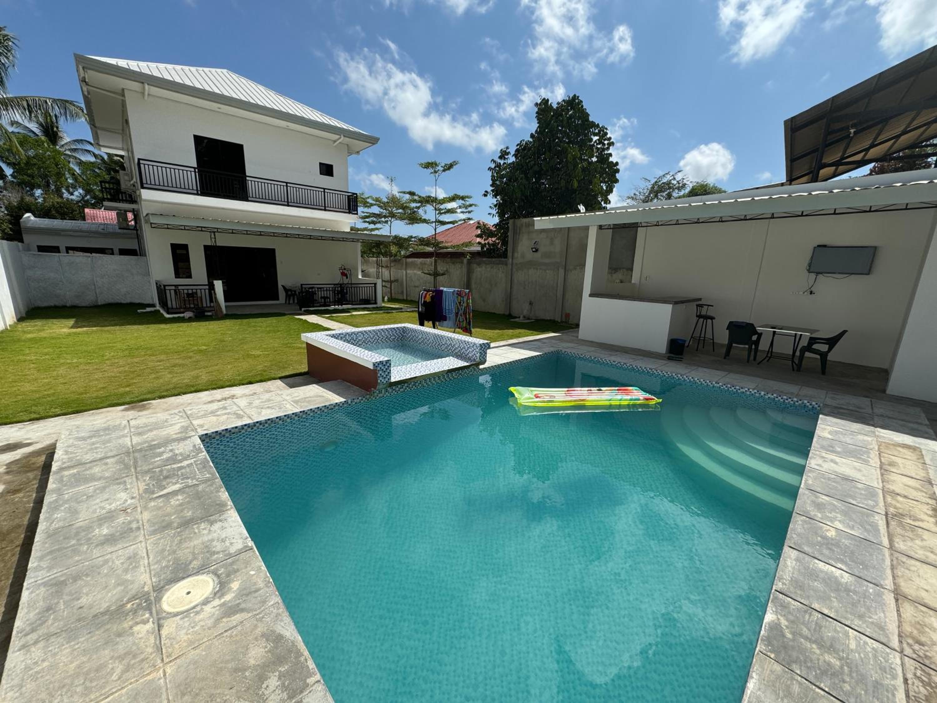 Valencia Pool studio