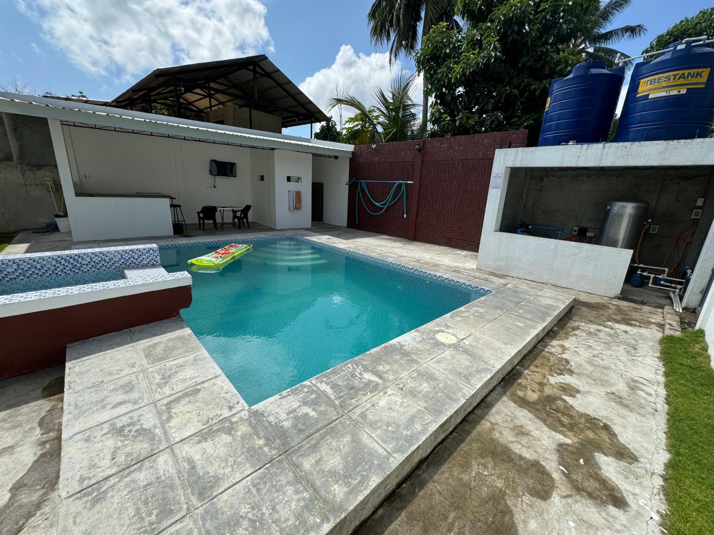 Valencia Pool studio