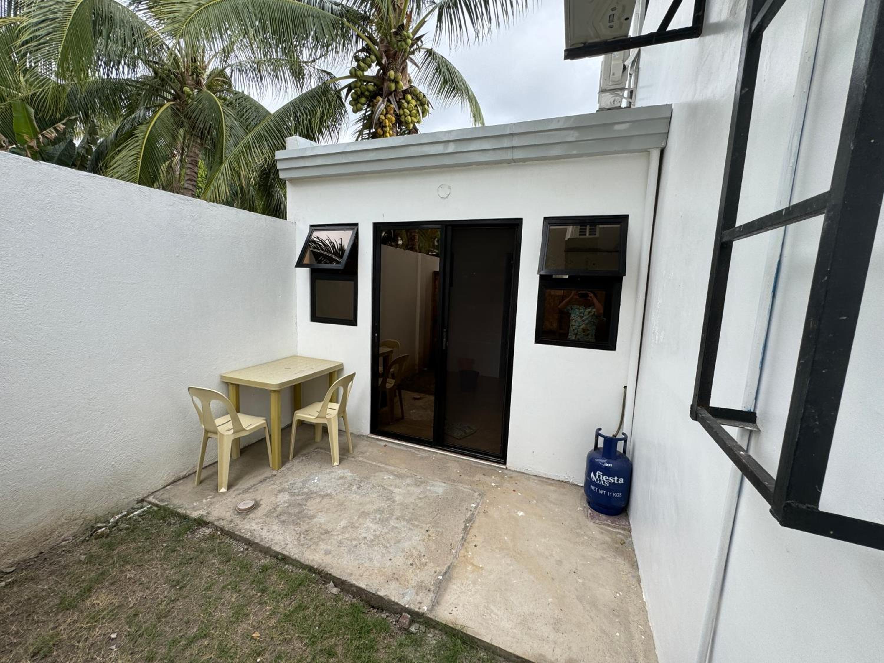 Valencia Pool studio