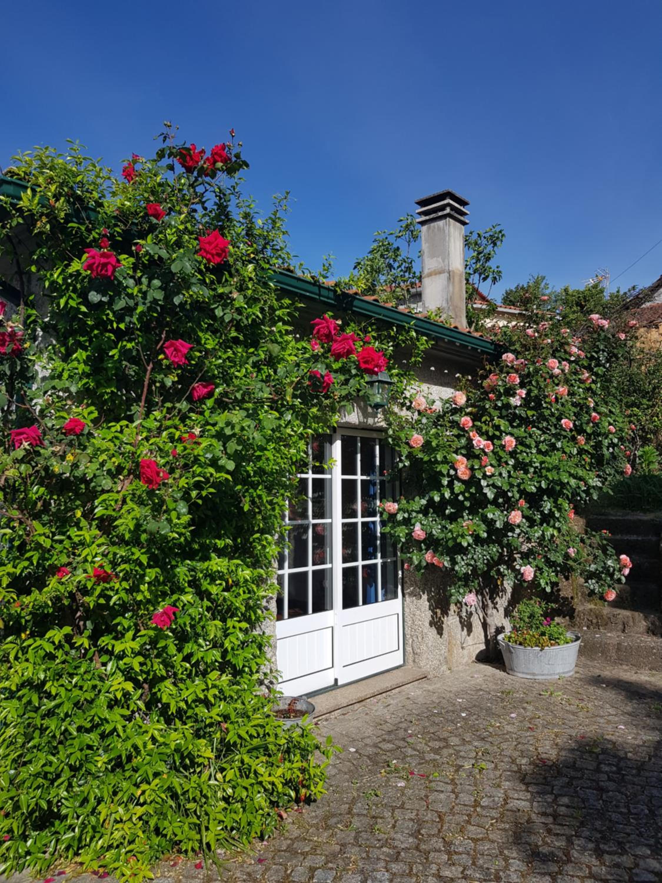 Charming granite cottage in beautiful surroundings