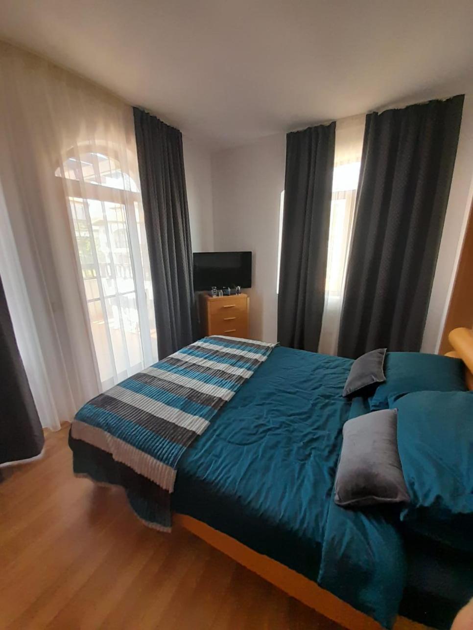 Beautiful 3 Room Apartment with Pool and Sea view Aheloy