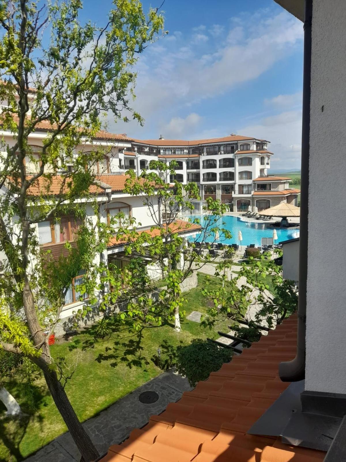 Beautiful 3 Room Apartment with Pool and Sea view Aheloy