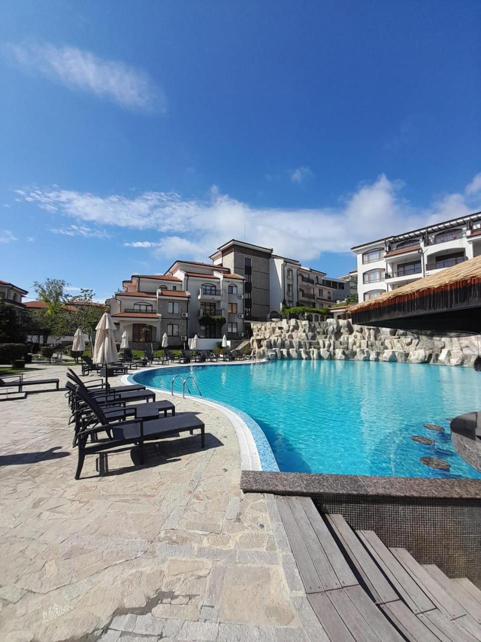 Beautiful 3 Room Apartment with Pool and Sea view Aheloy